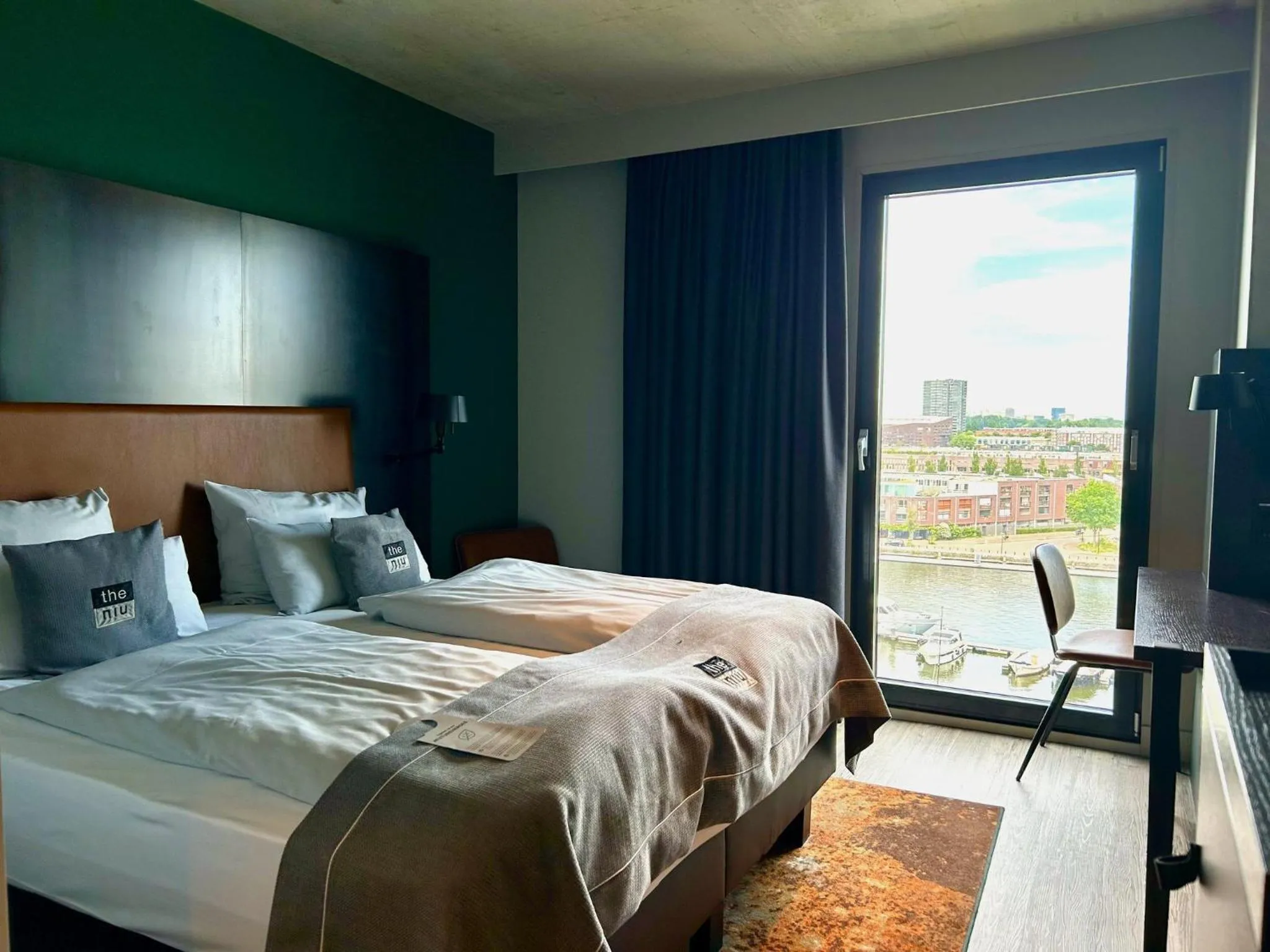 Photo of the whole room, Bed in Holiday Inn - the niu, Fender Amsterdam