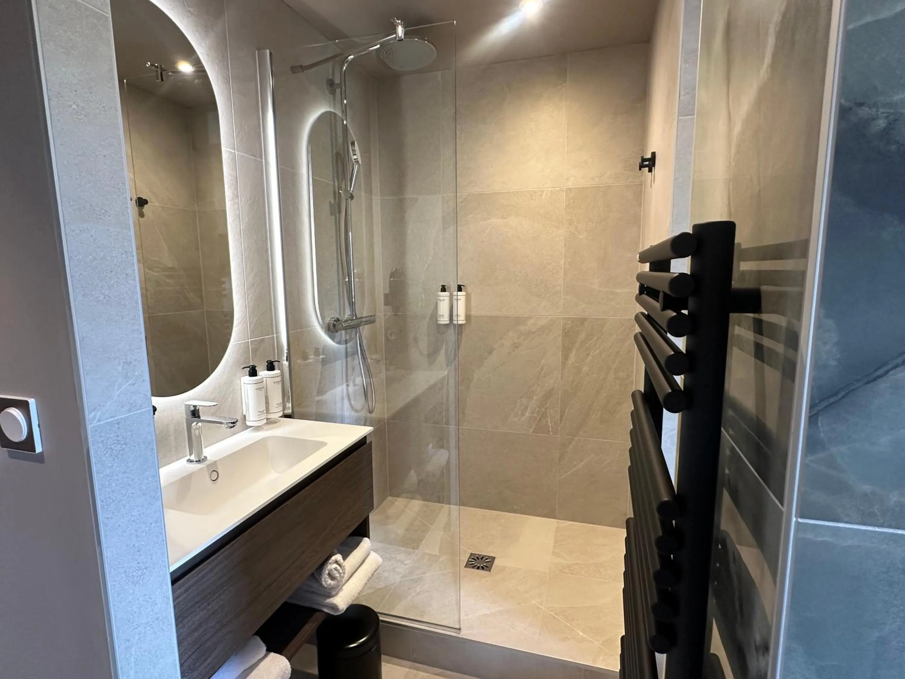 Shower in James Vignoble Hôtel, Eguisheim