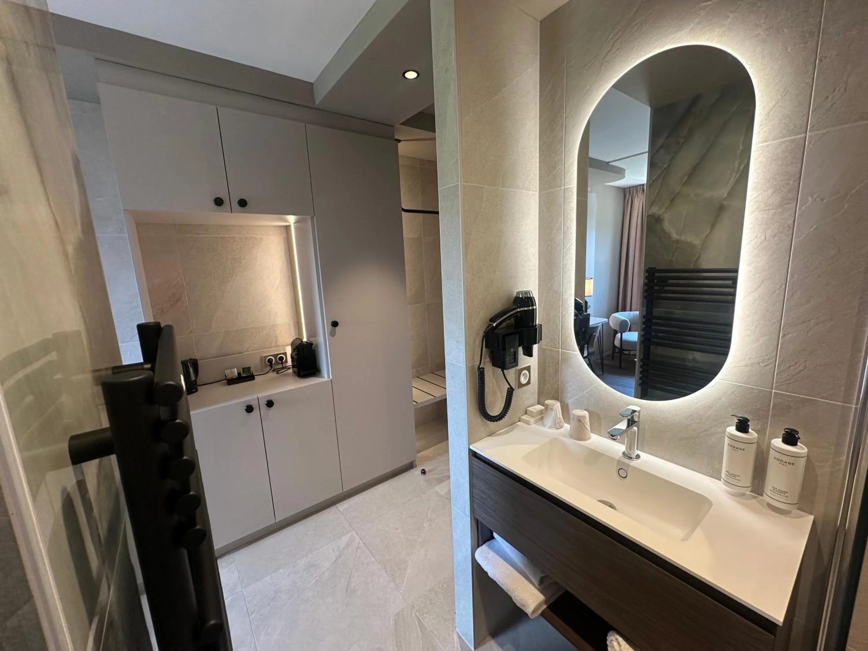 Shower in James Vignoble Hôtel, Eguisheim