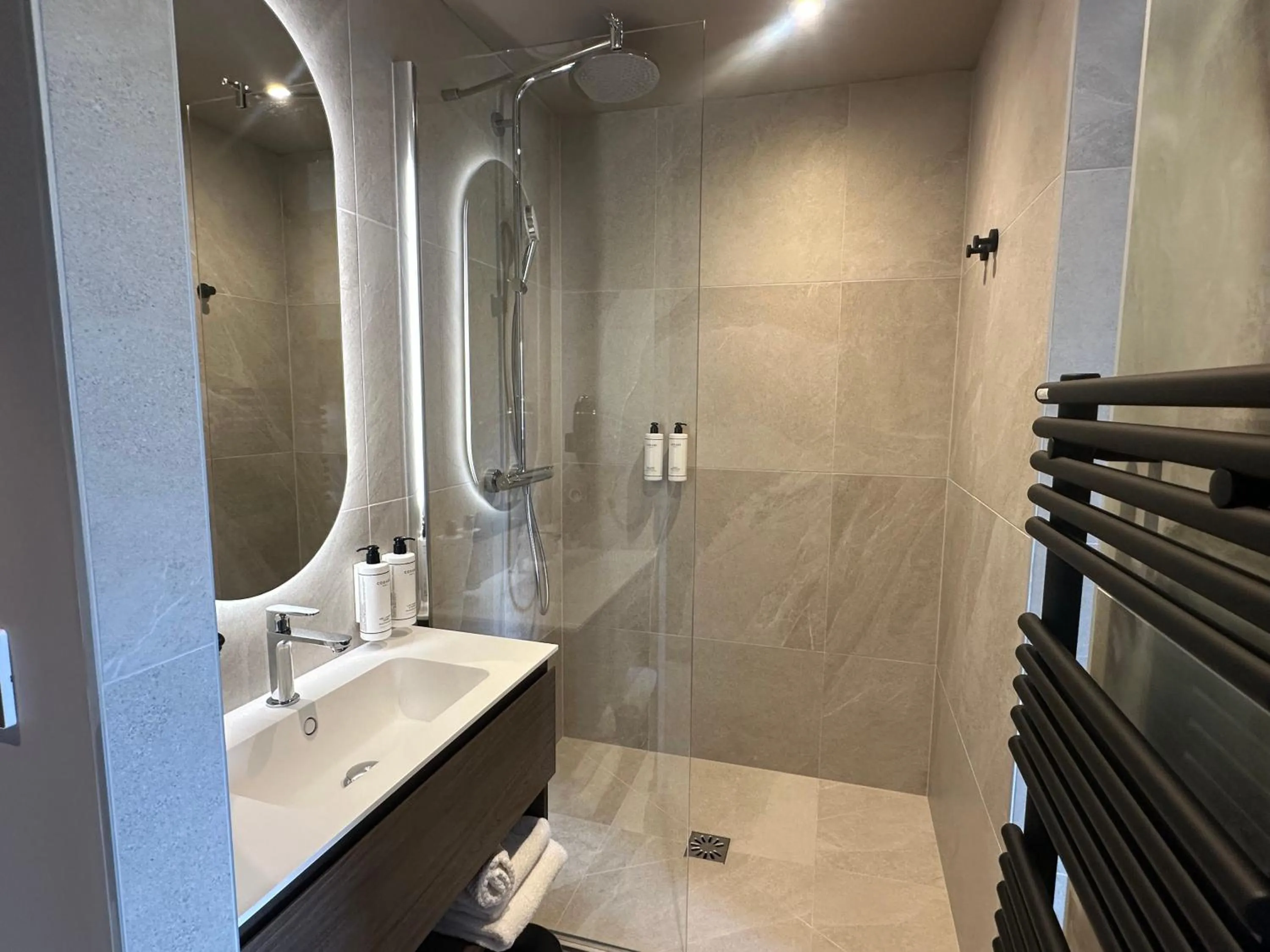 Shower in James Vignoble Hôtel, Eguisheim