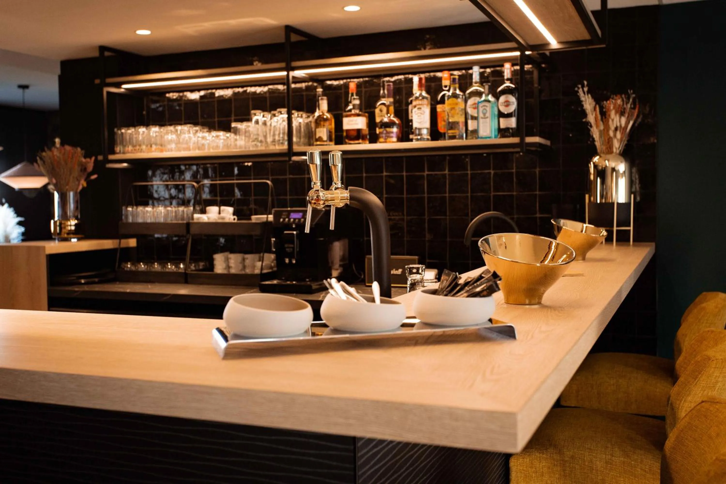 Lounge or bar in James Vignoble Hôtel, Eguisheim