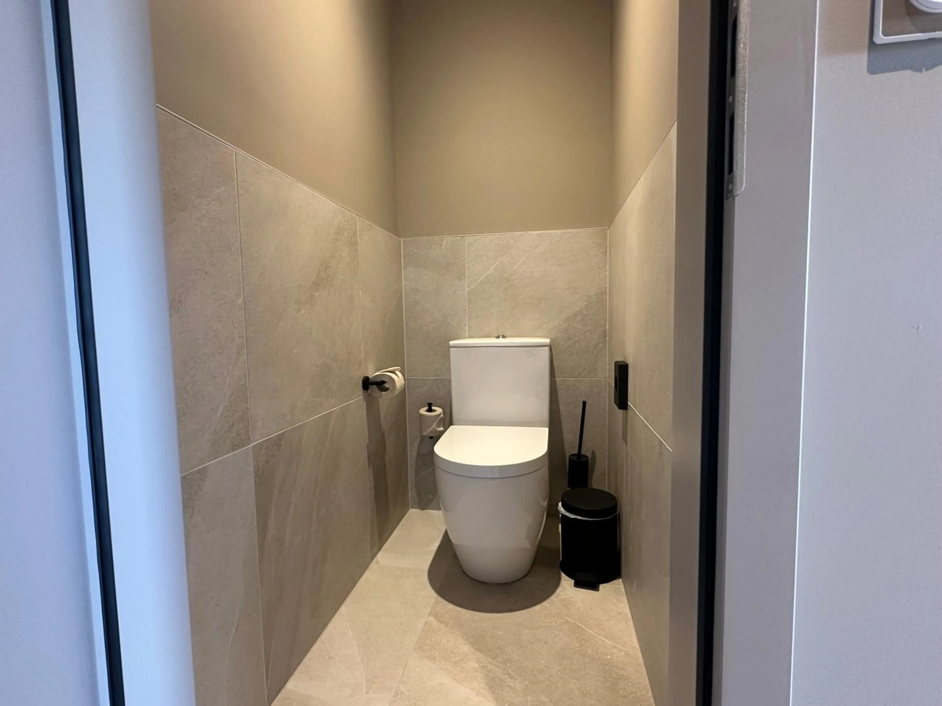 Toilet in James Vignoble Hôtel, Eguisheim