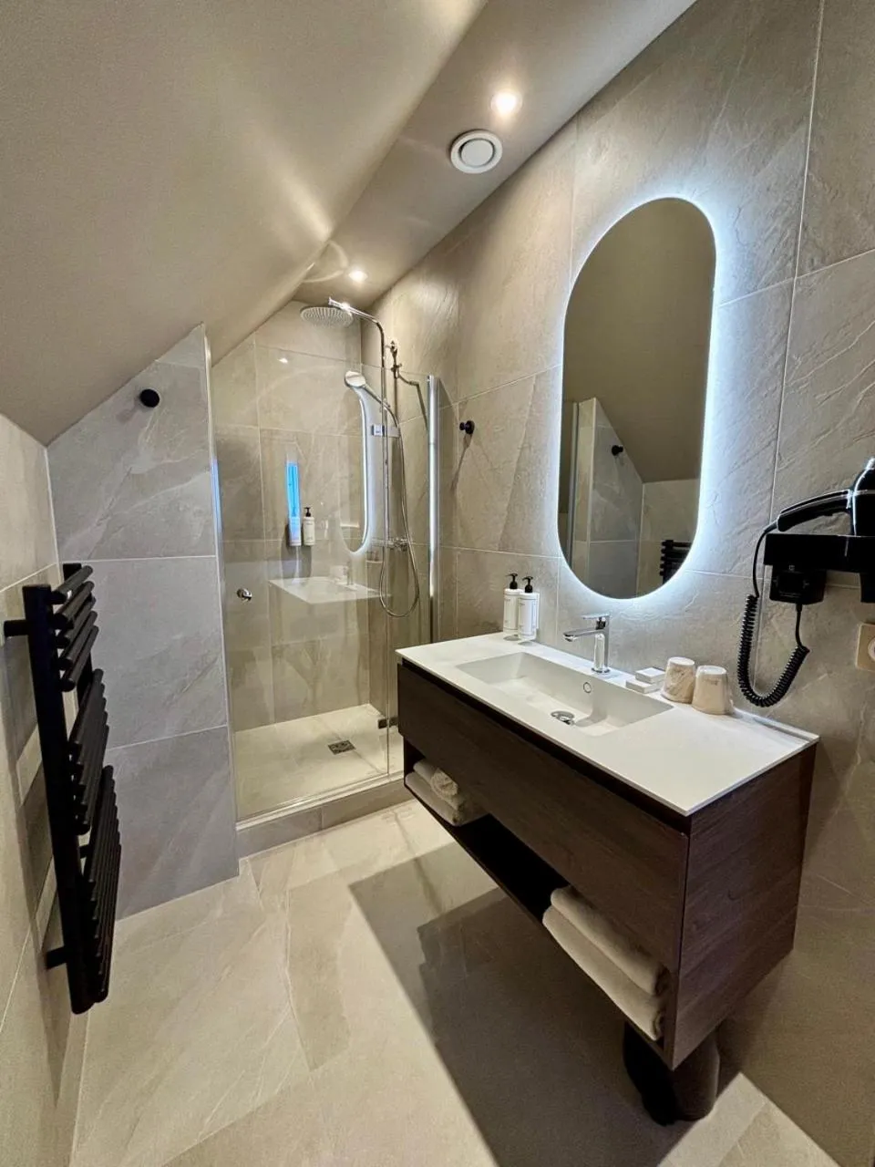 Shower in James Vignoble Hôtel, Eguisheim