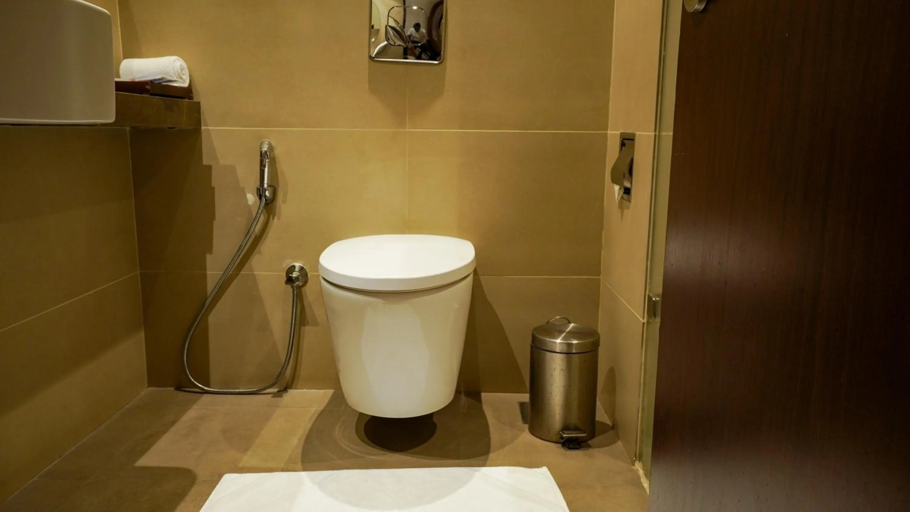 Toilet in 7 Apple Resort, Lonavala