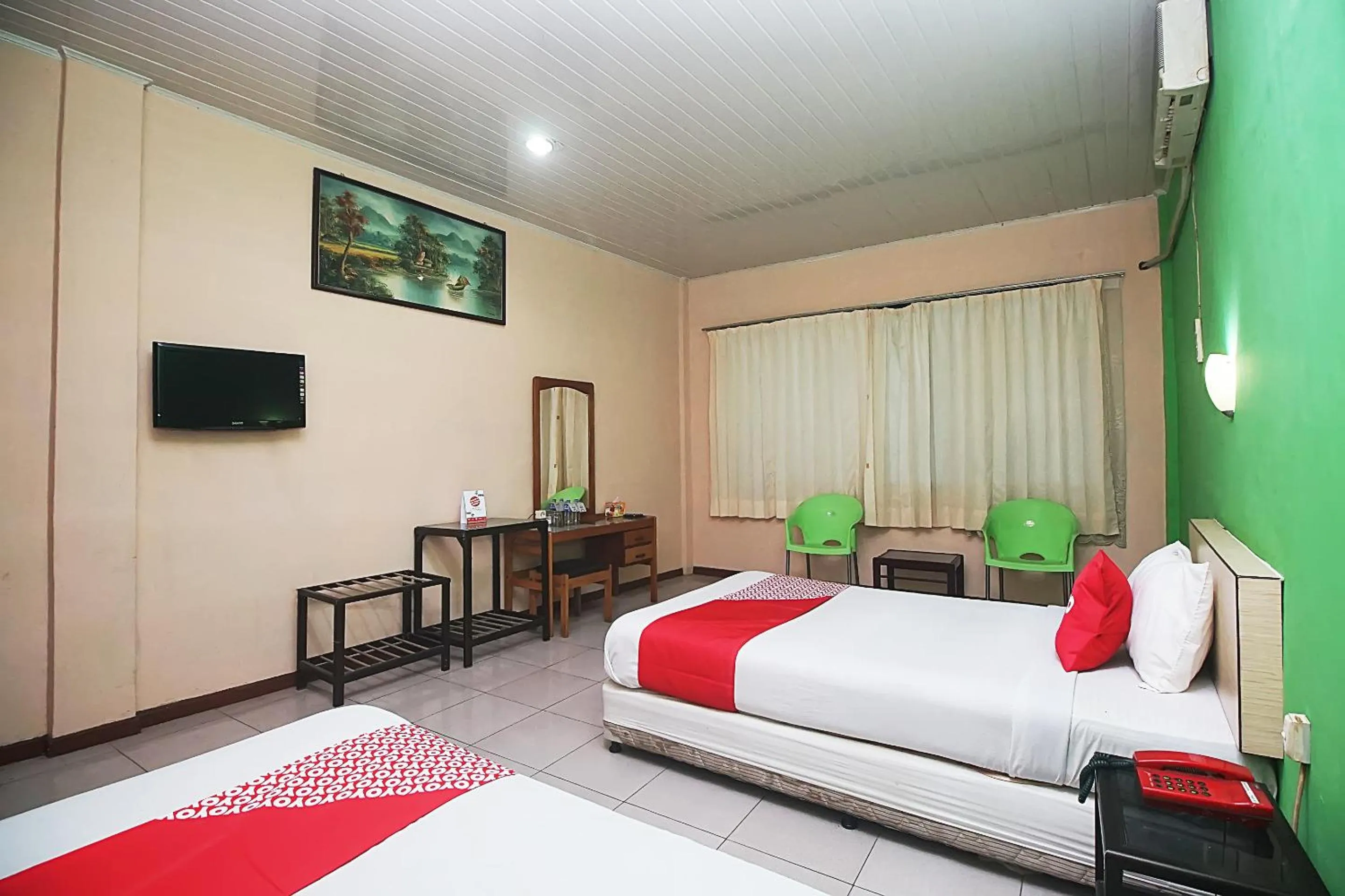 Bedroom in OYO 2079 Jambi Raya Hotel