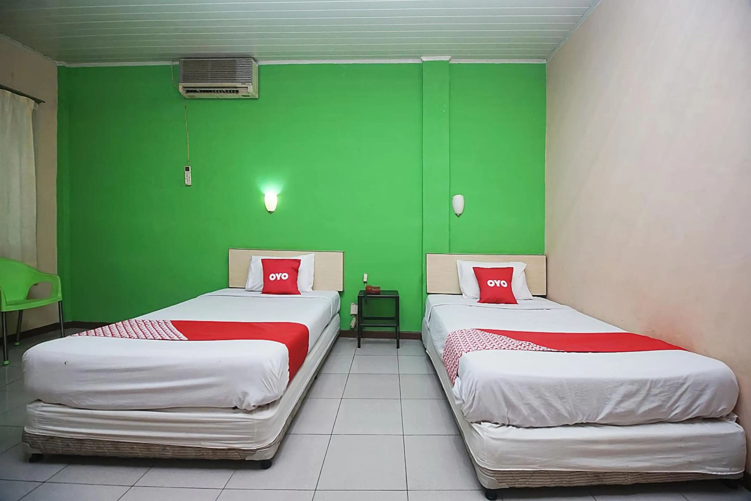 Bedroom in OYO 2079 Jambi Raya Hotel