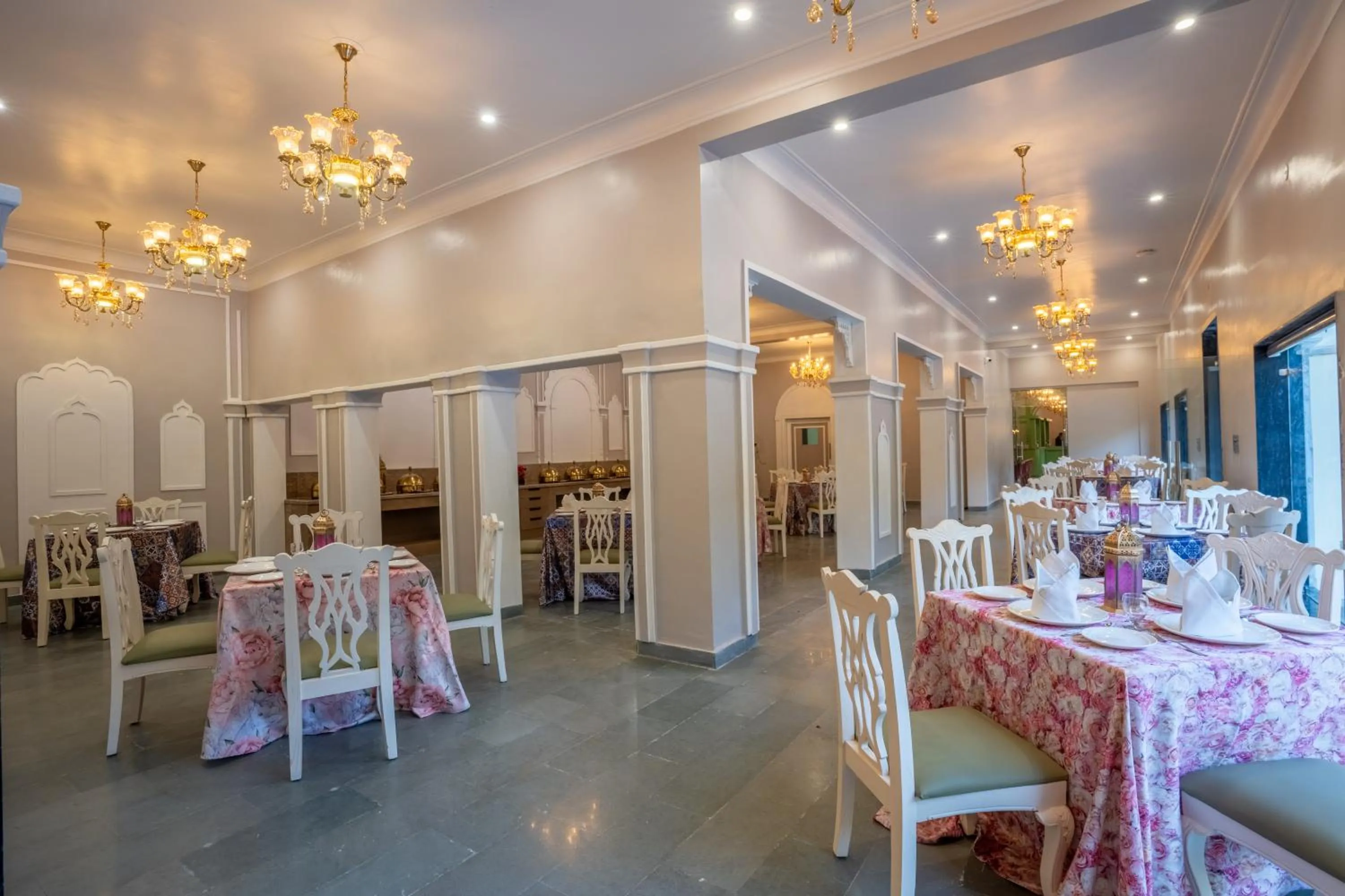 Restaurant/places to eat in JuSTa Alwarbagh Sariska