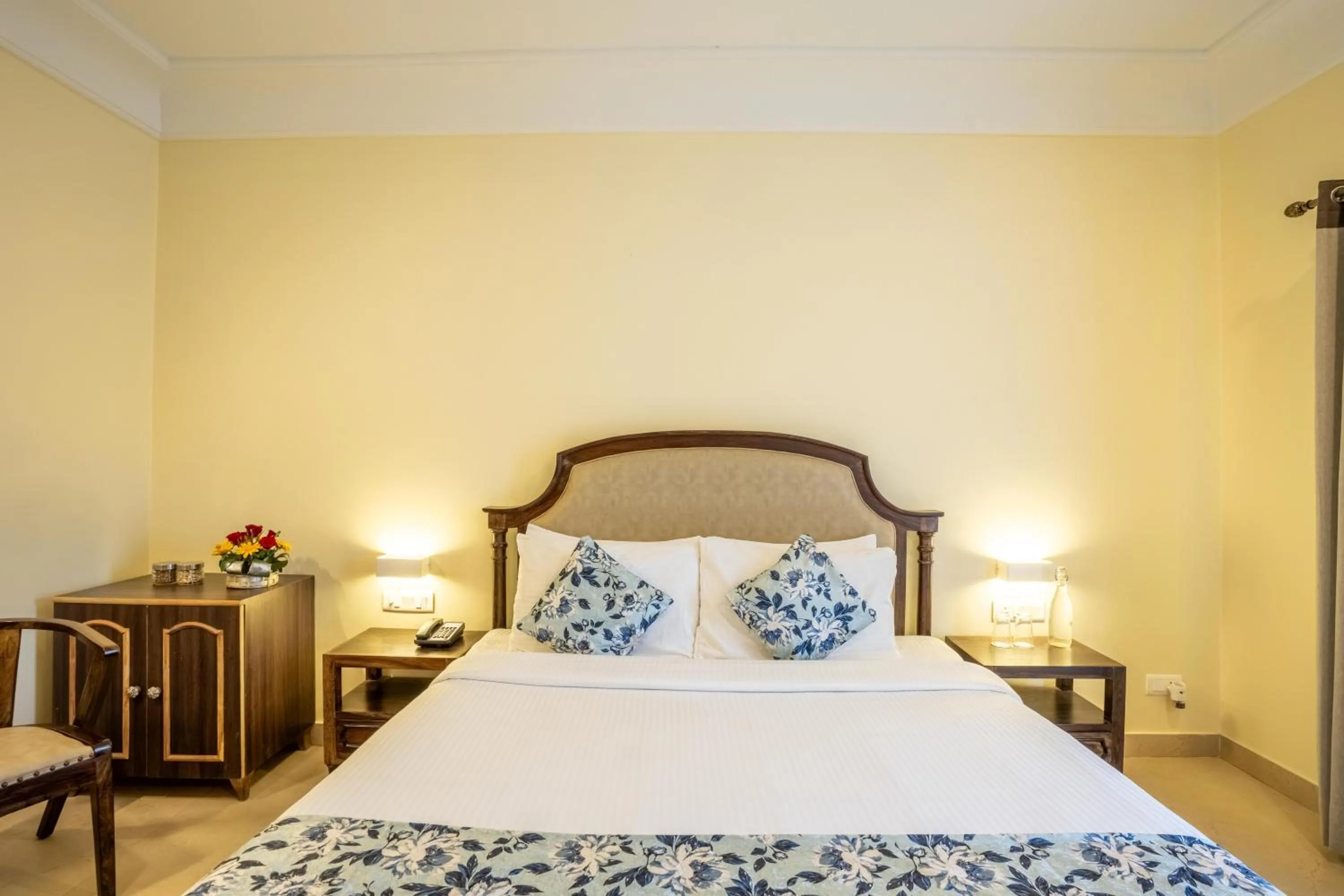 Bed in JuSTa Alwarbagh Sariska