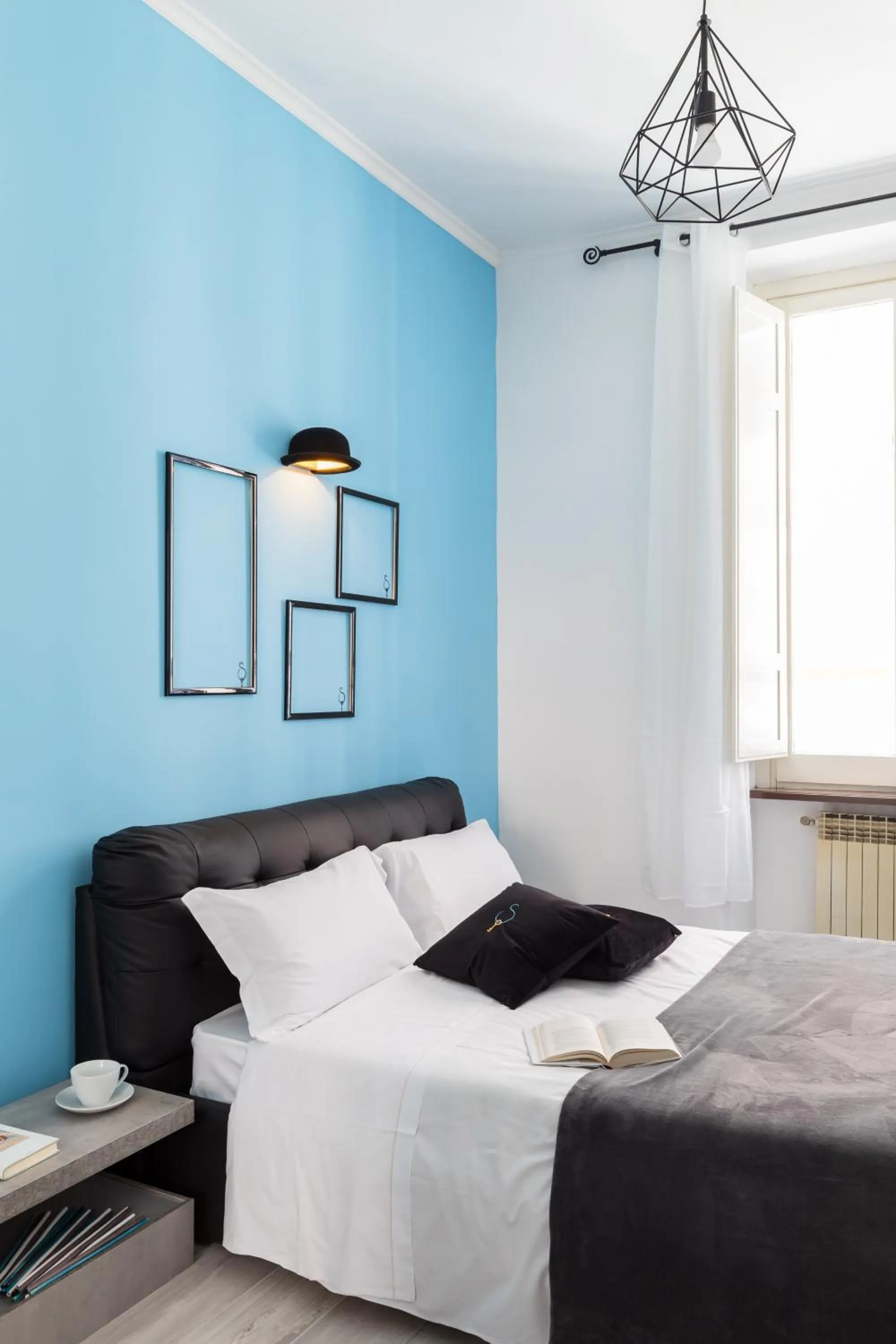 Property building, Bed in A World Aparts - 32 Modena