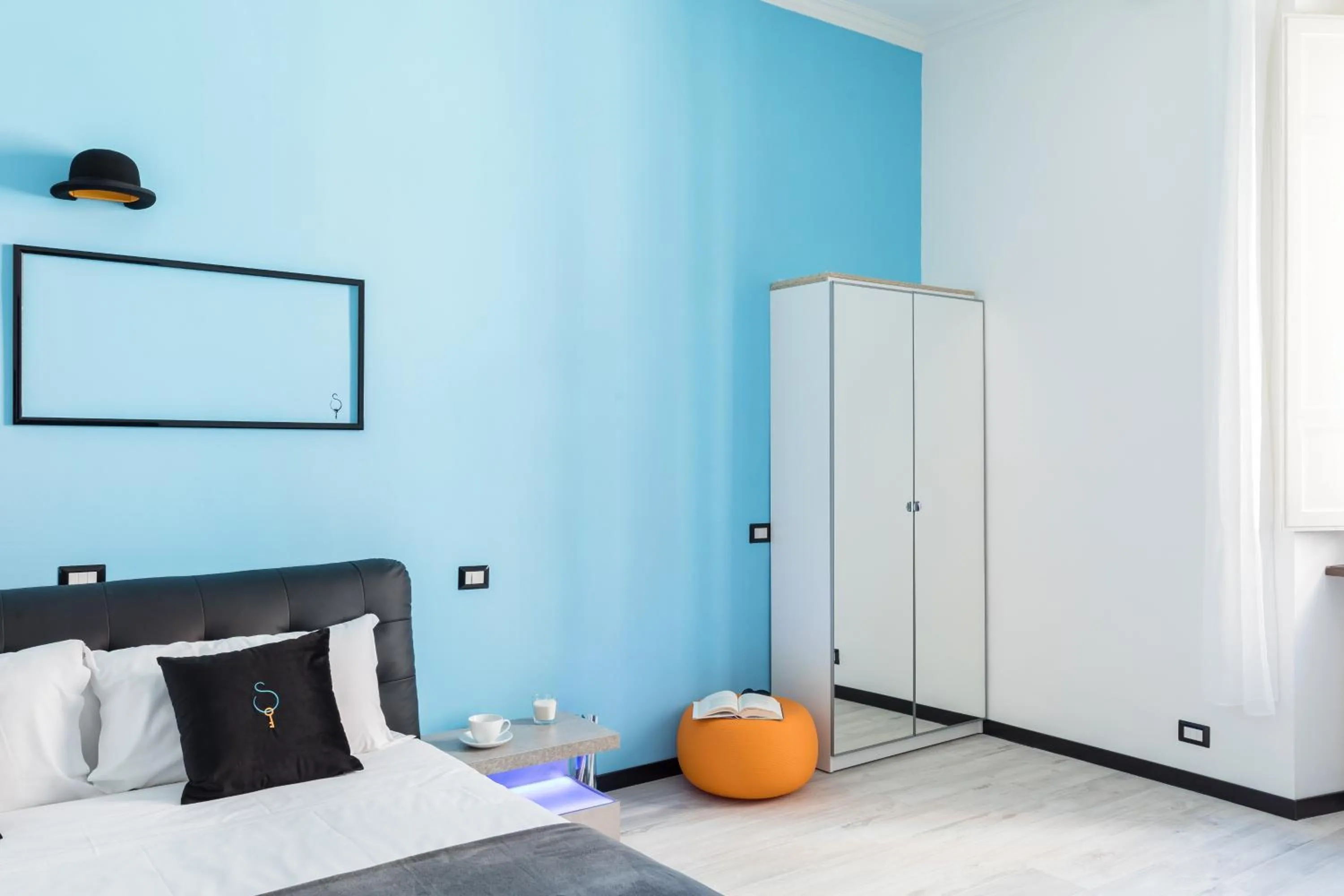 Bed in A World Aparts - 32 Modena