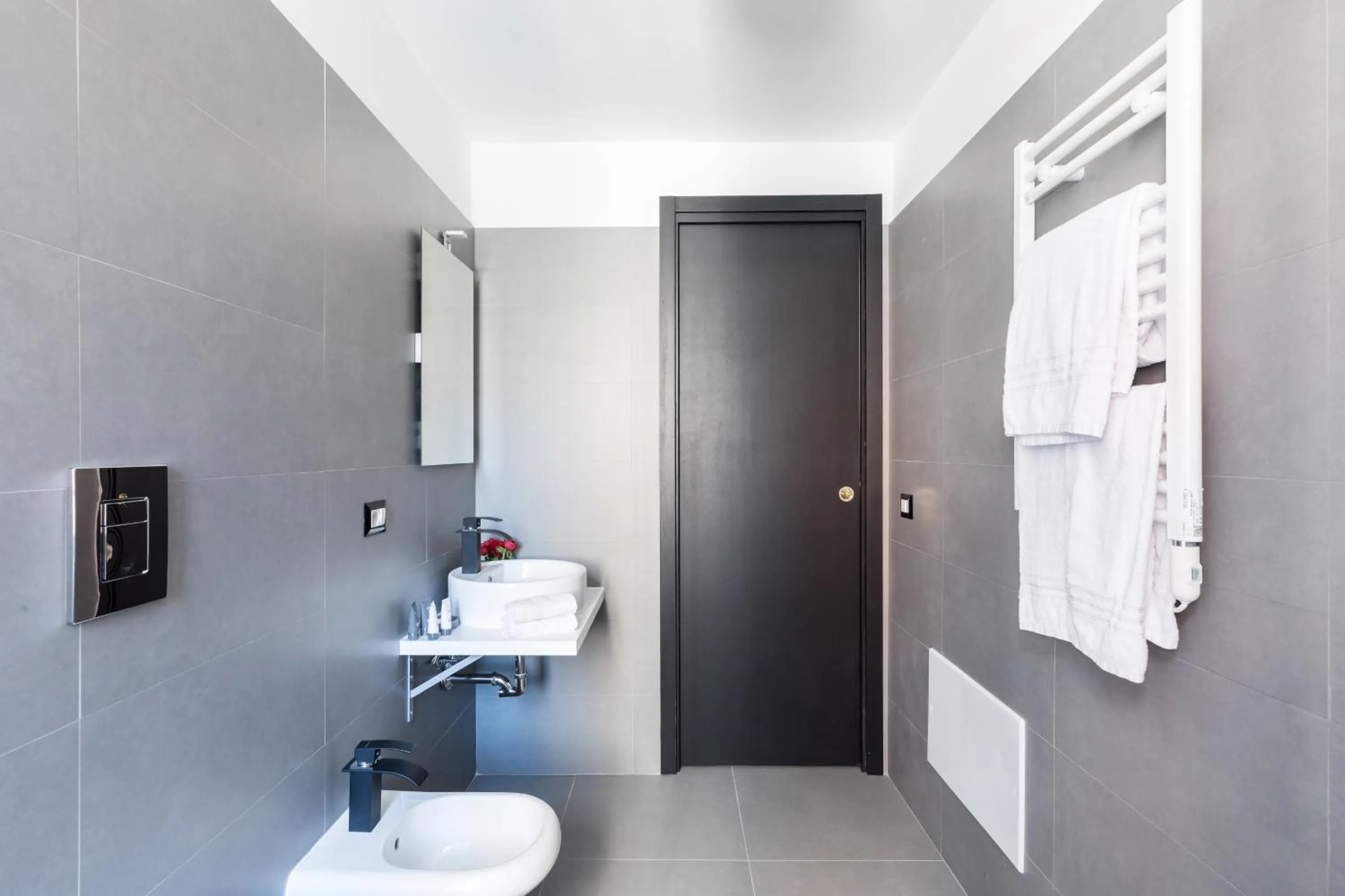 Shower in A World Aparts - 32 Modena