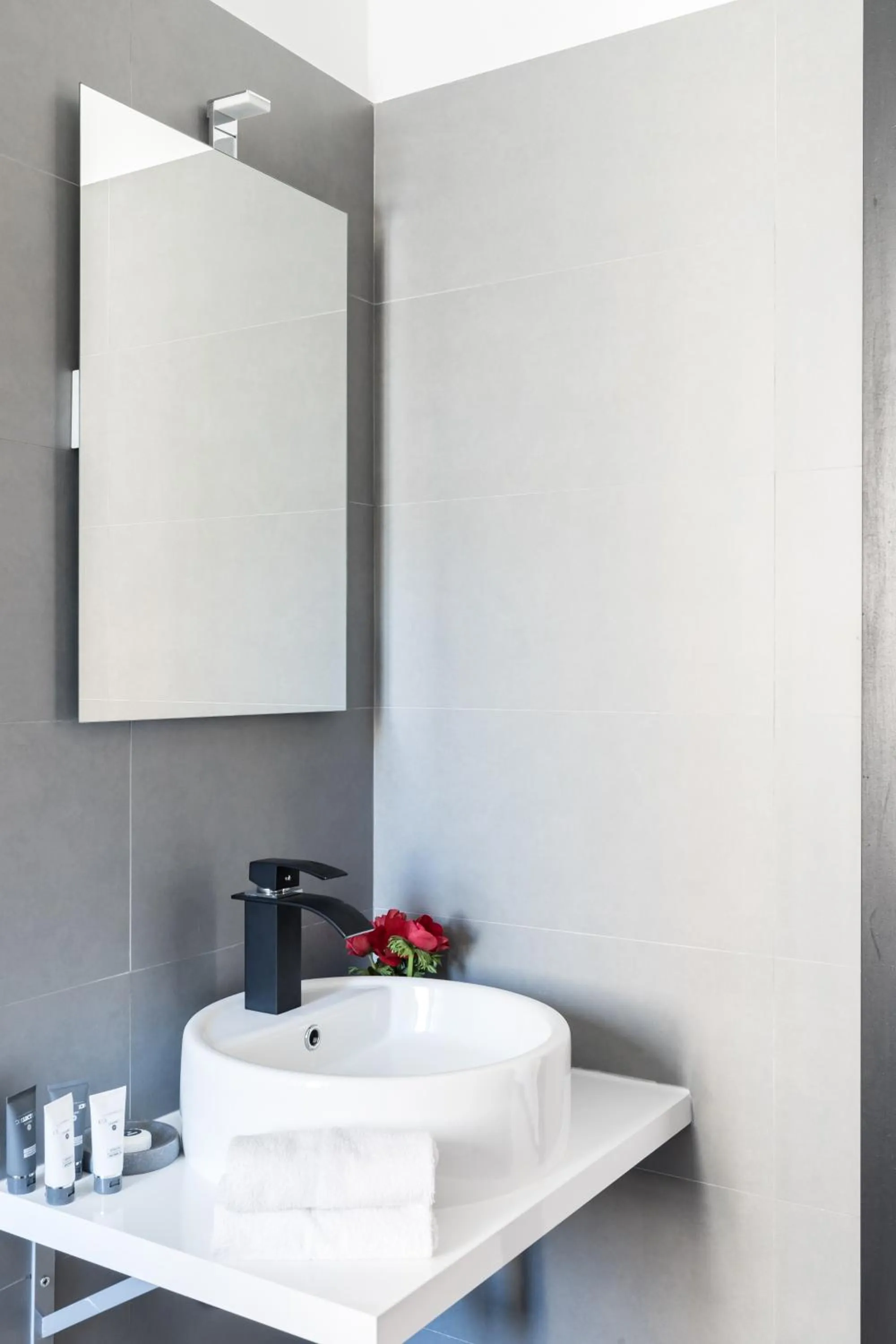 Shower in A World Aparts - 32 Modena