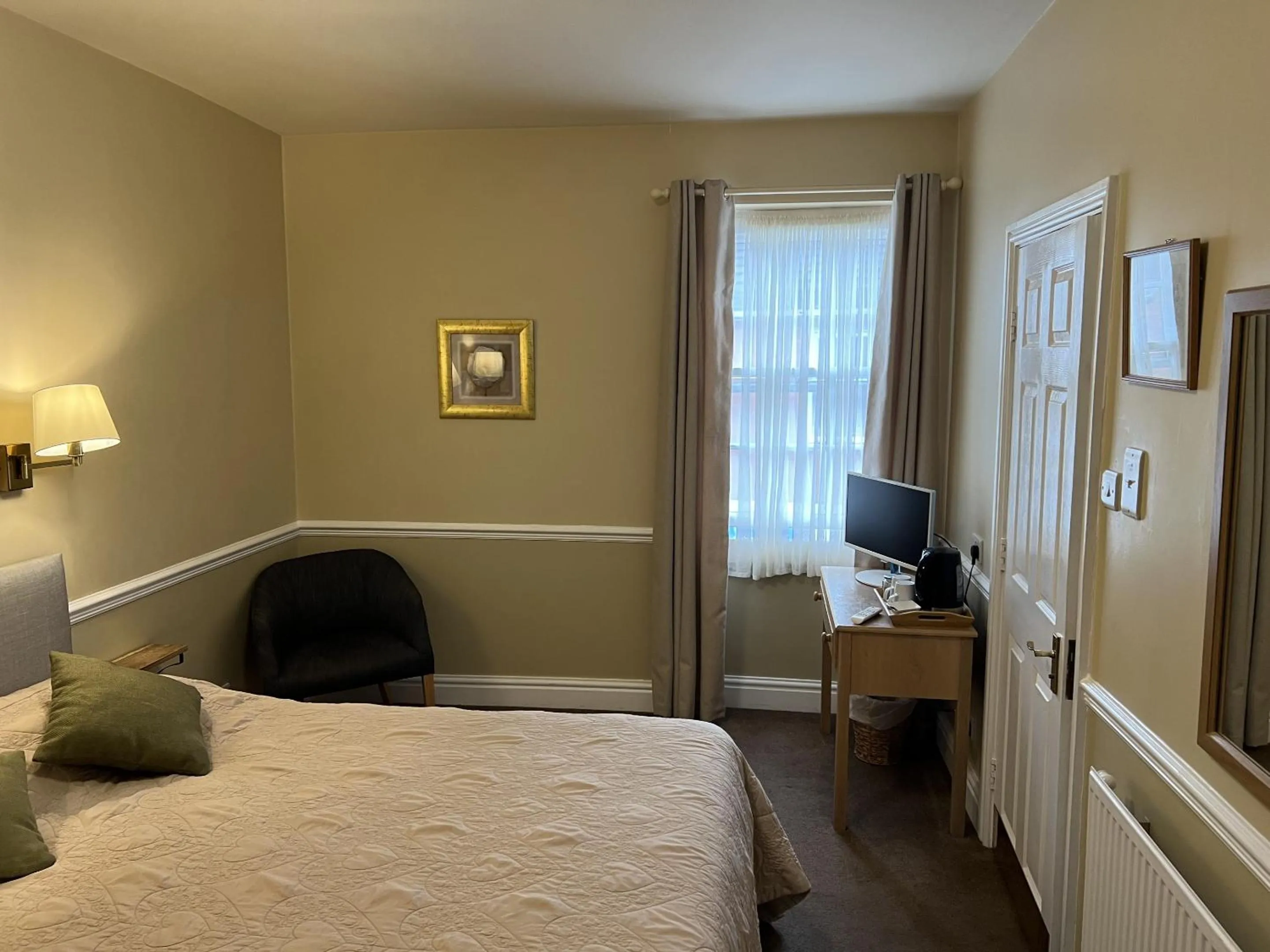 Bedroom, Bed in Royal Oak Hotel, Garstang