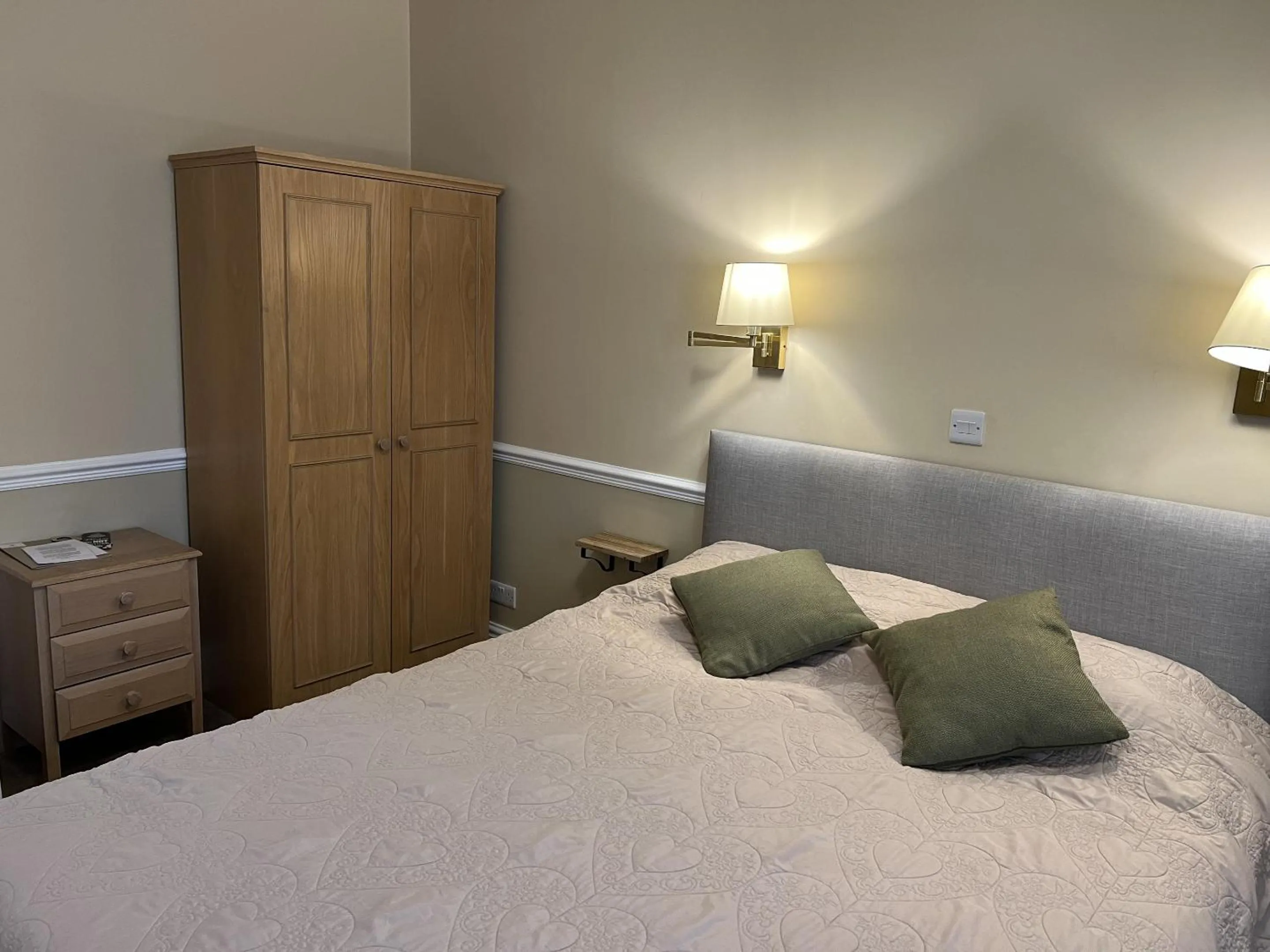 Bedroom, Bed in Royal Oak Hotel, Garstang