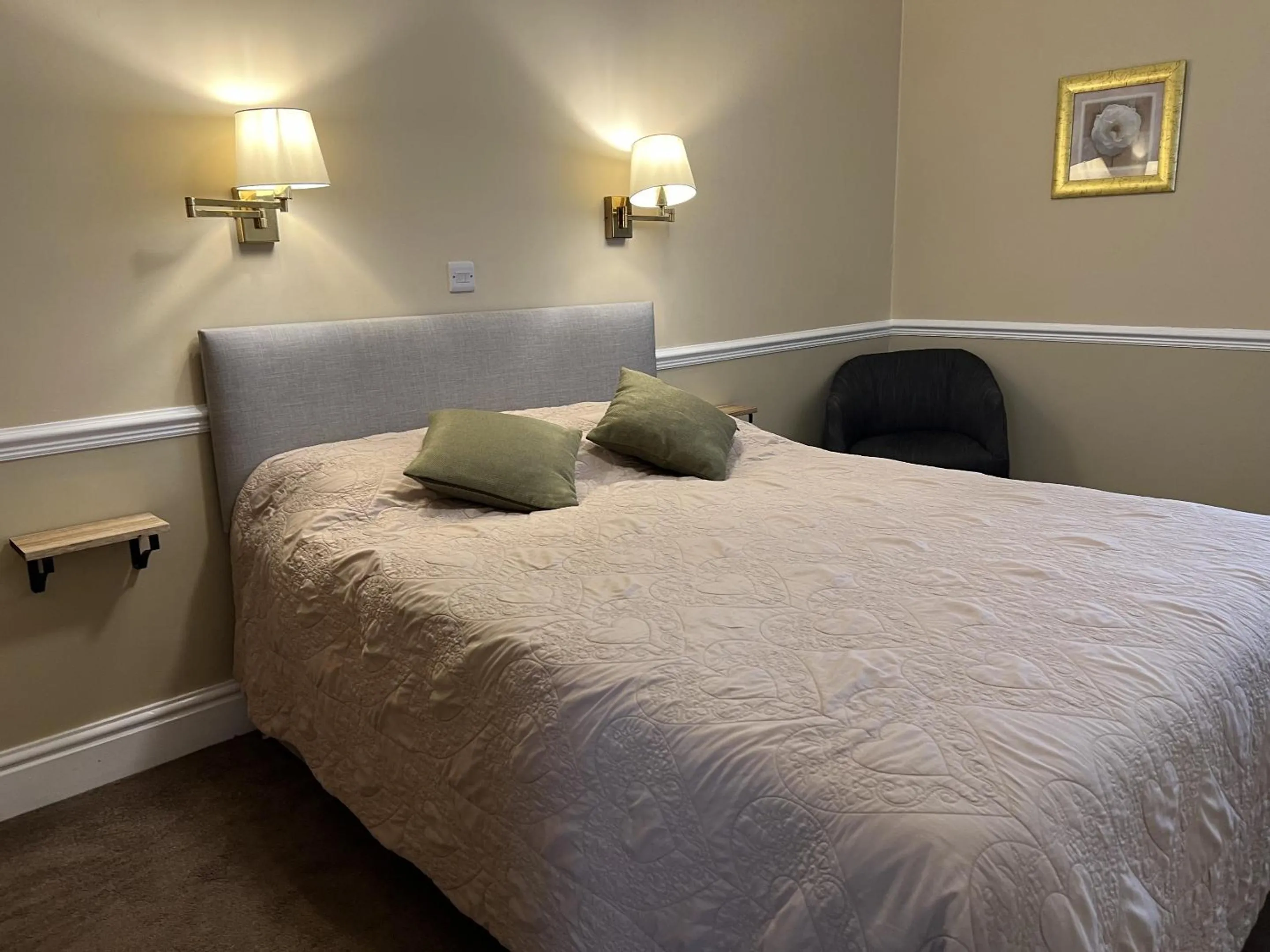 Bedroom, Bed in Royal Oak Hotel, Garstang
