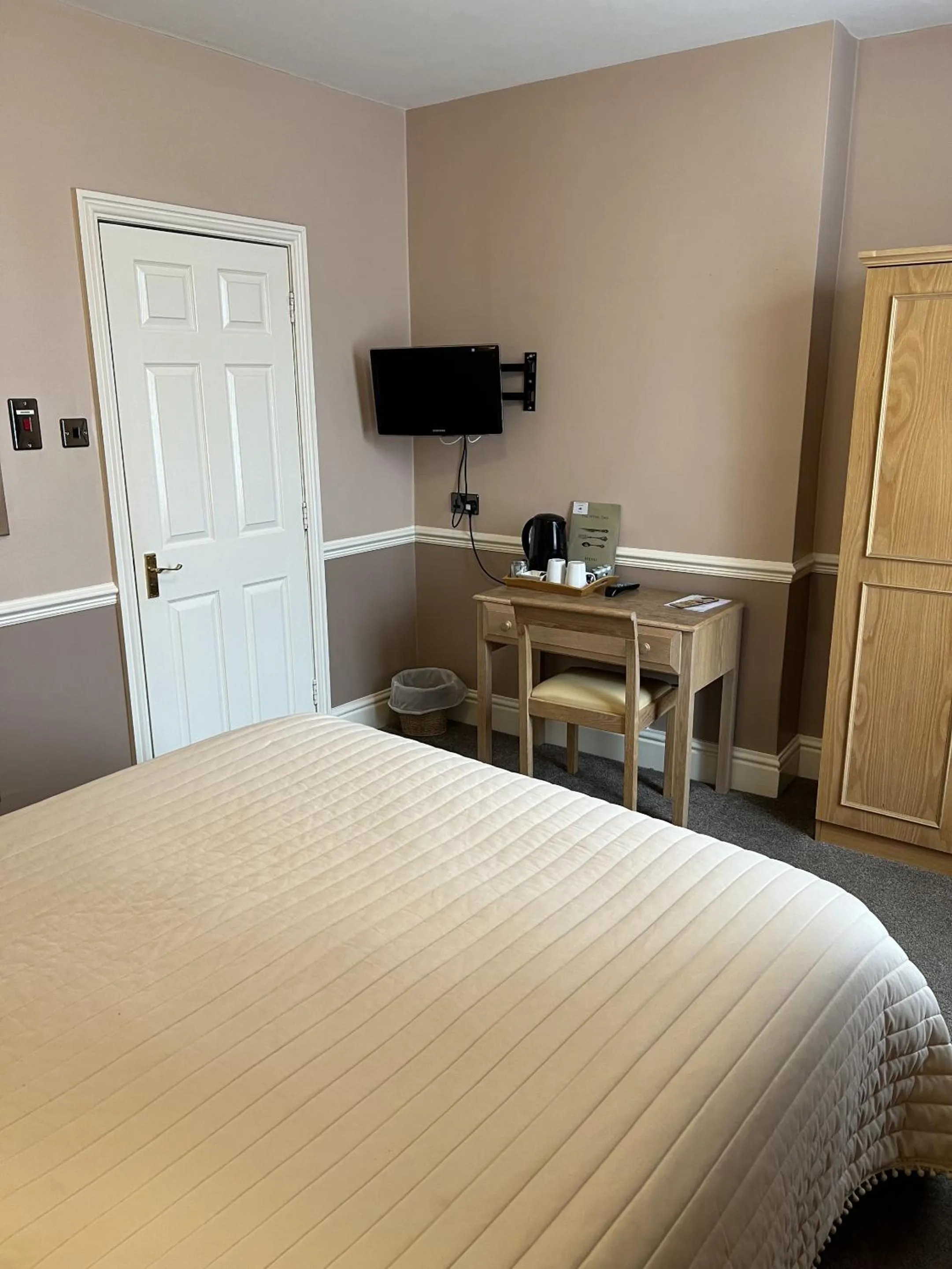 Bedroom, Bed in Royal Oak Hotel, Garstang