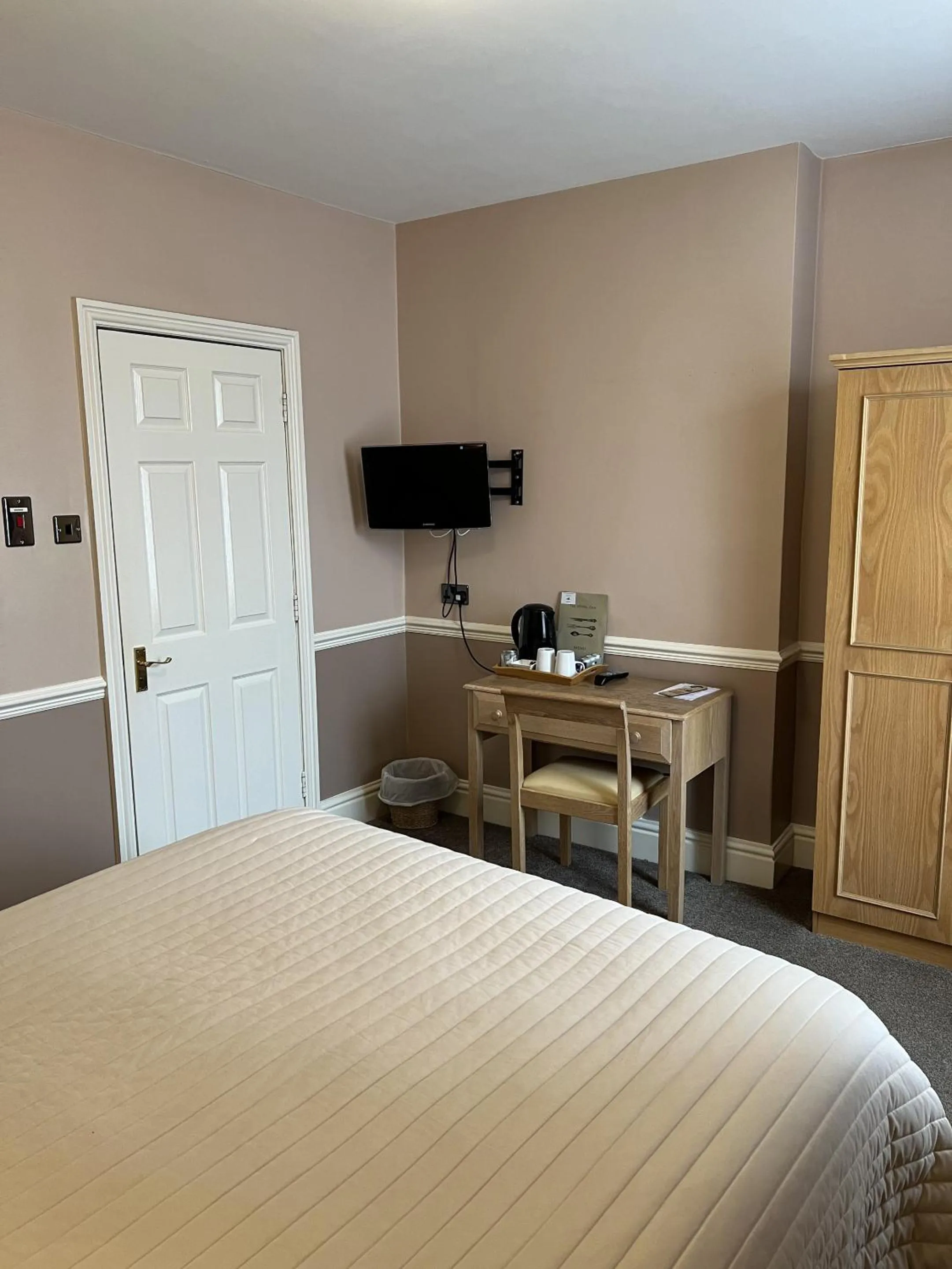 Bedroom, Bed in Royal Oak Hotel, Garstang