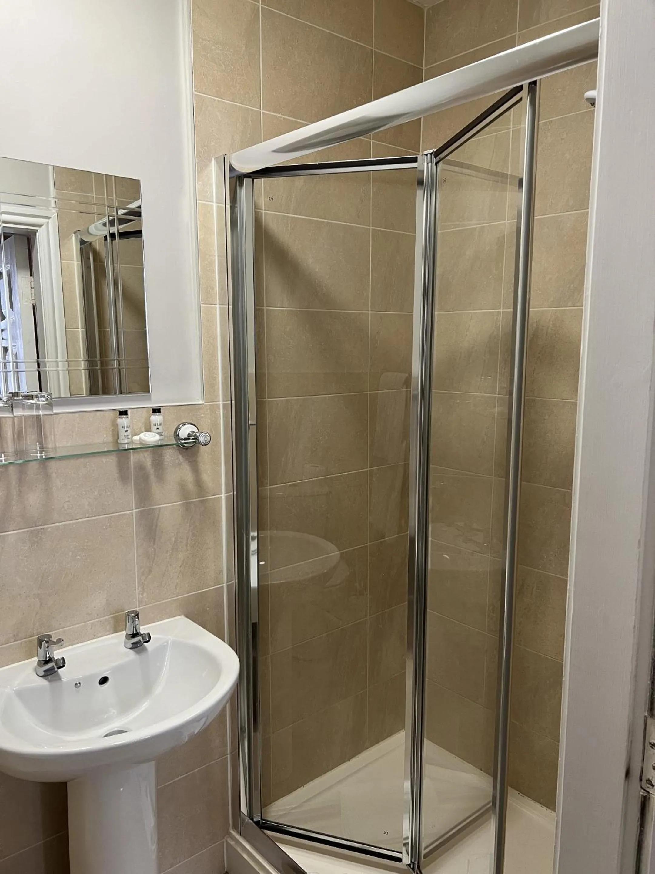 Bathroom in Royal Oak Hotel, Garstang