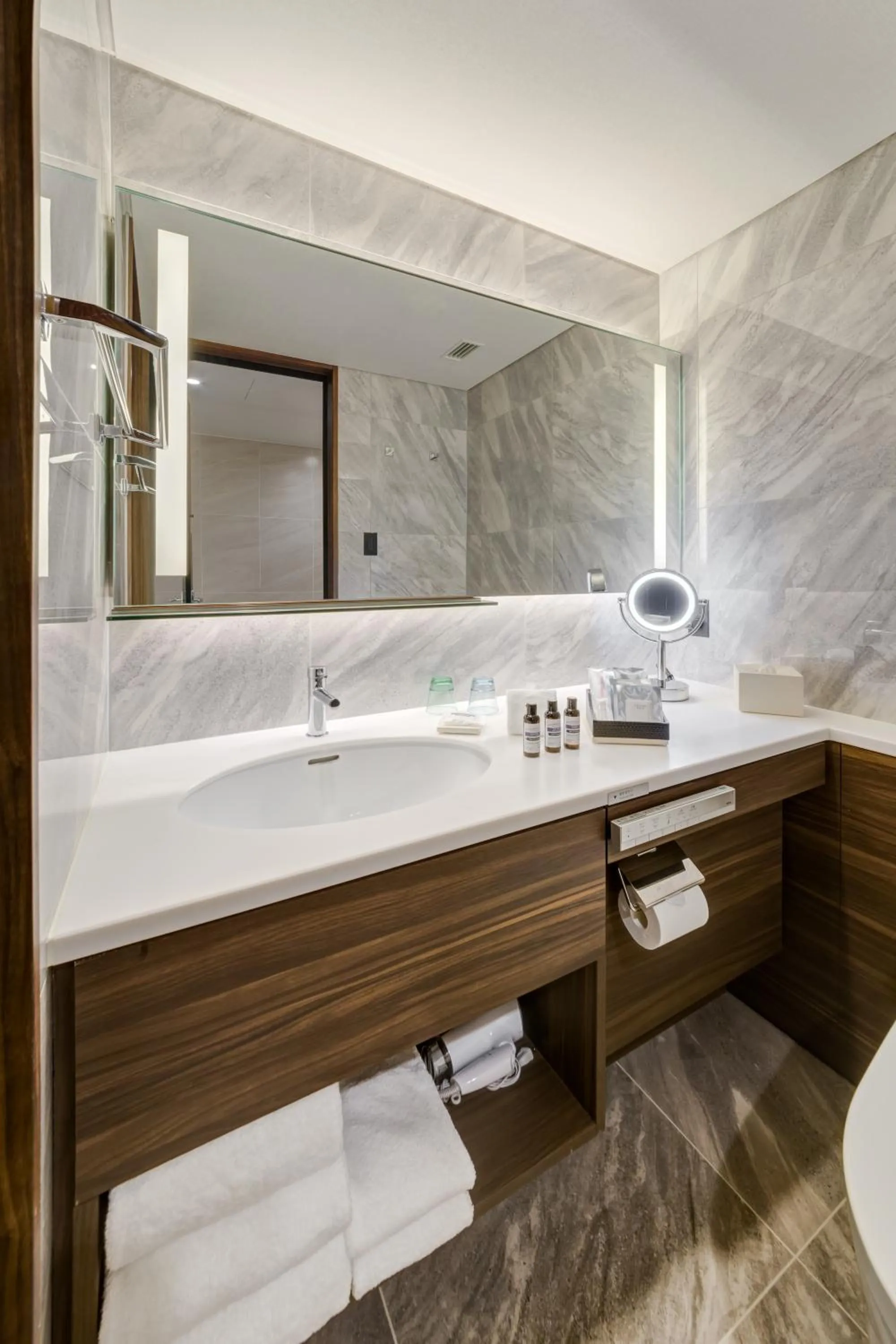 Photo of the whole room in Hyatt Regency Tokyo Bay