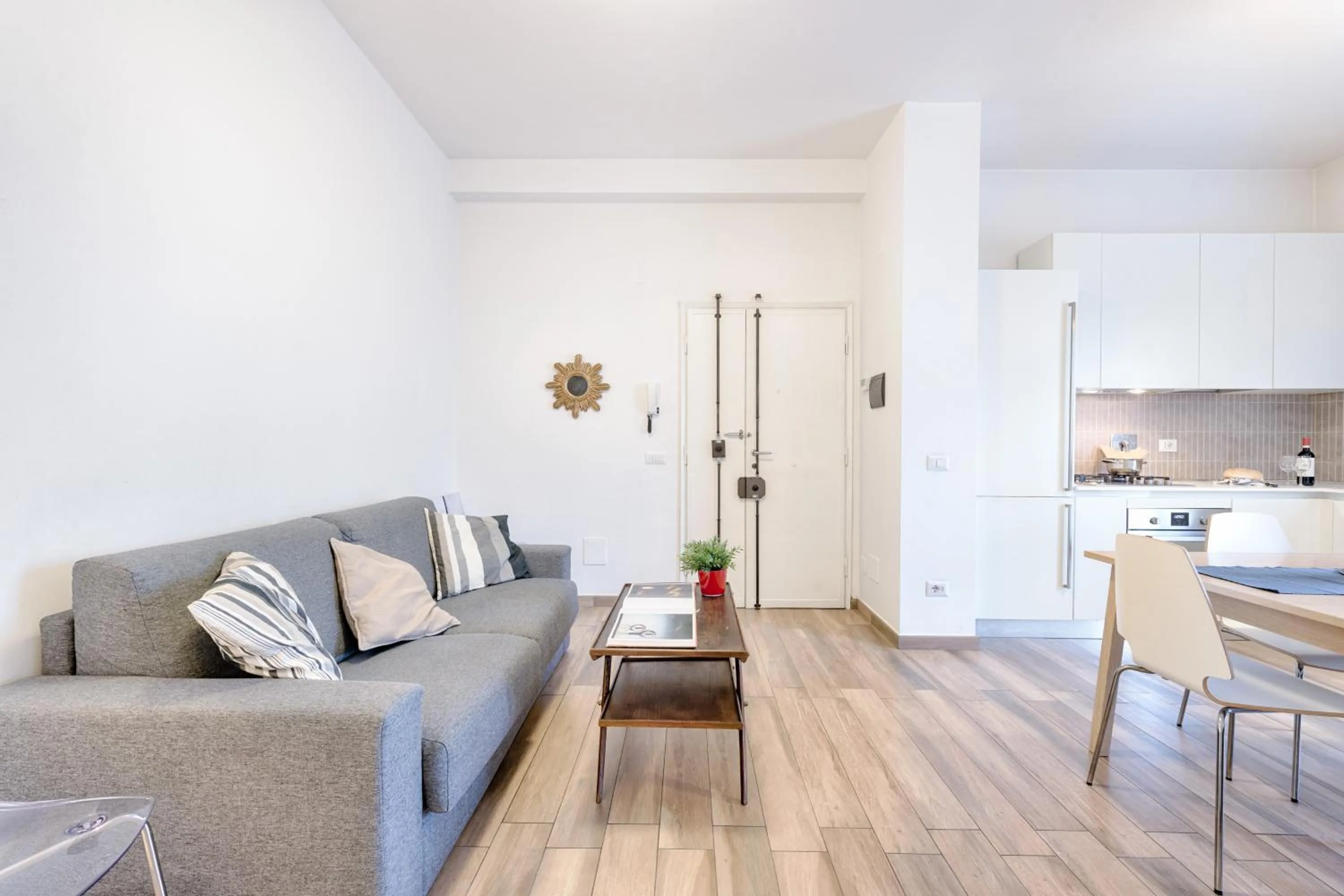 Living room in Polo Universitario apartment by Mmega