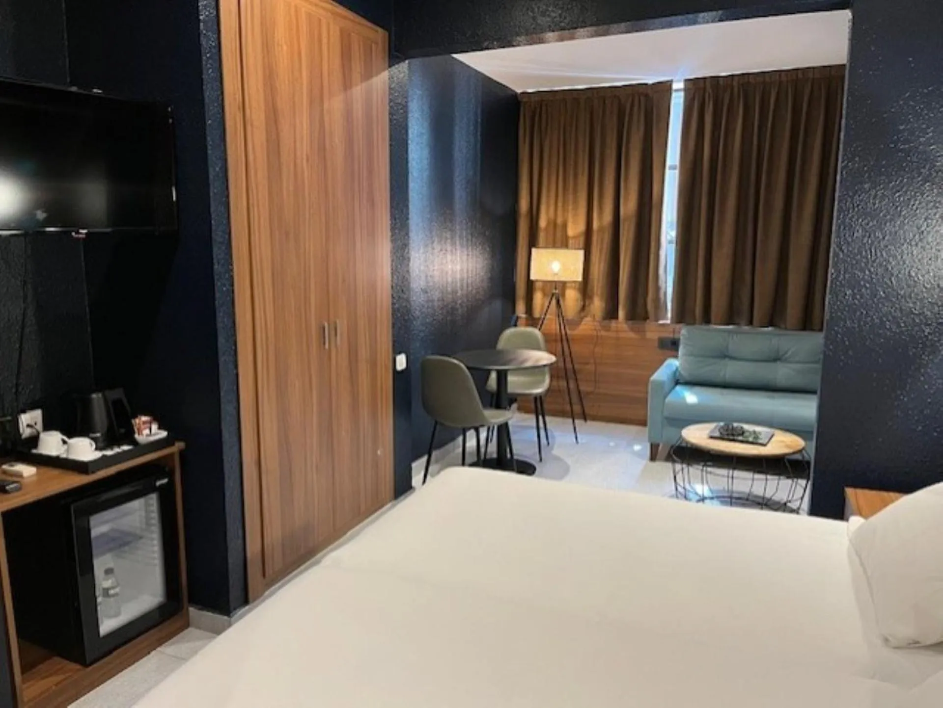 Photo of the whole room, Bed in Hostal Iznájar Barcelona