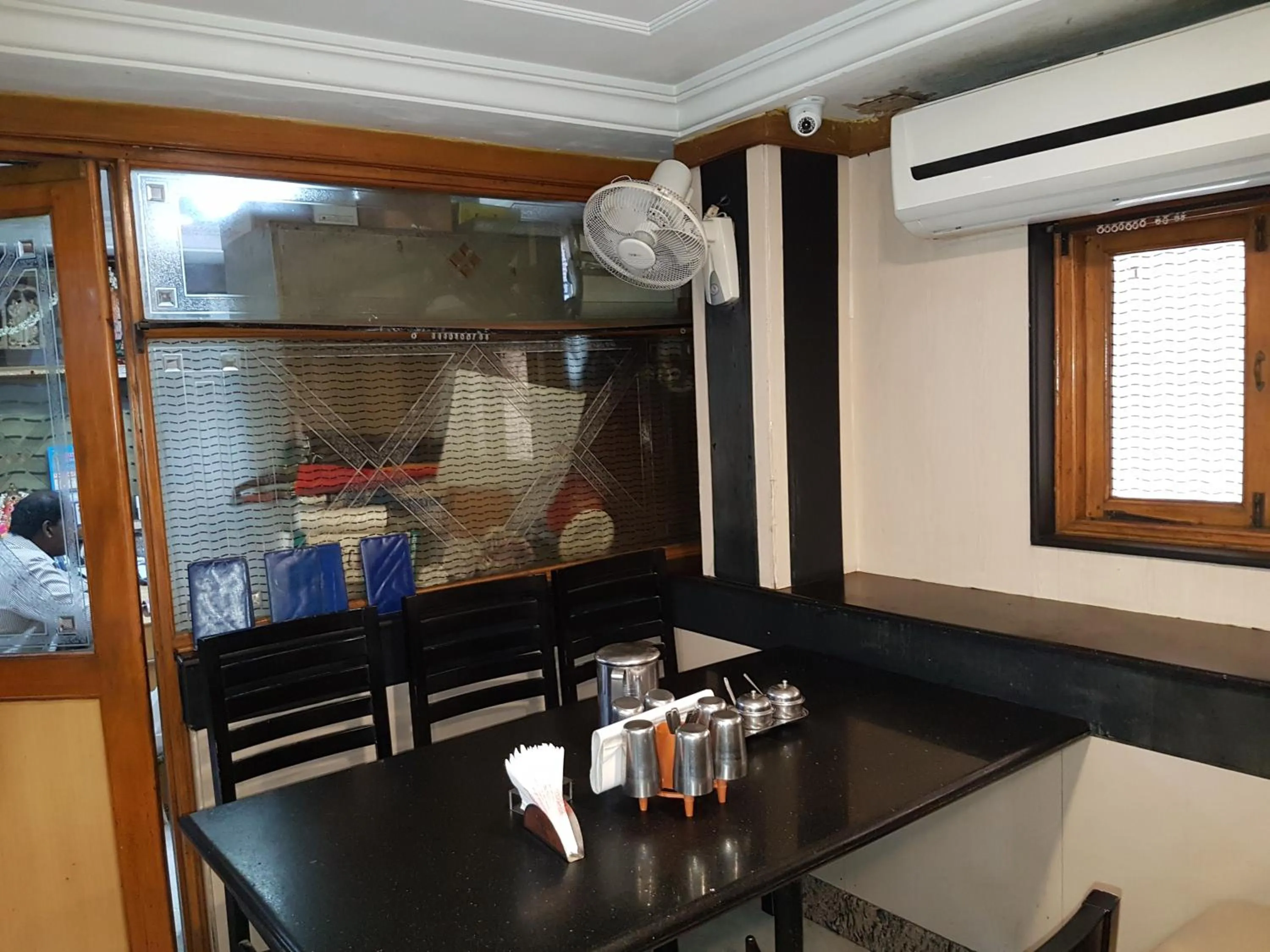 Restaurant/places to eat in Hotel Sorrento Guest house Anna Nagar East Metro Shenoy Nagar metro budget monthly daily rooms