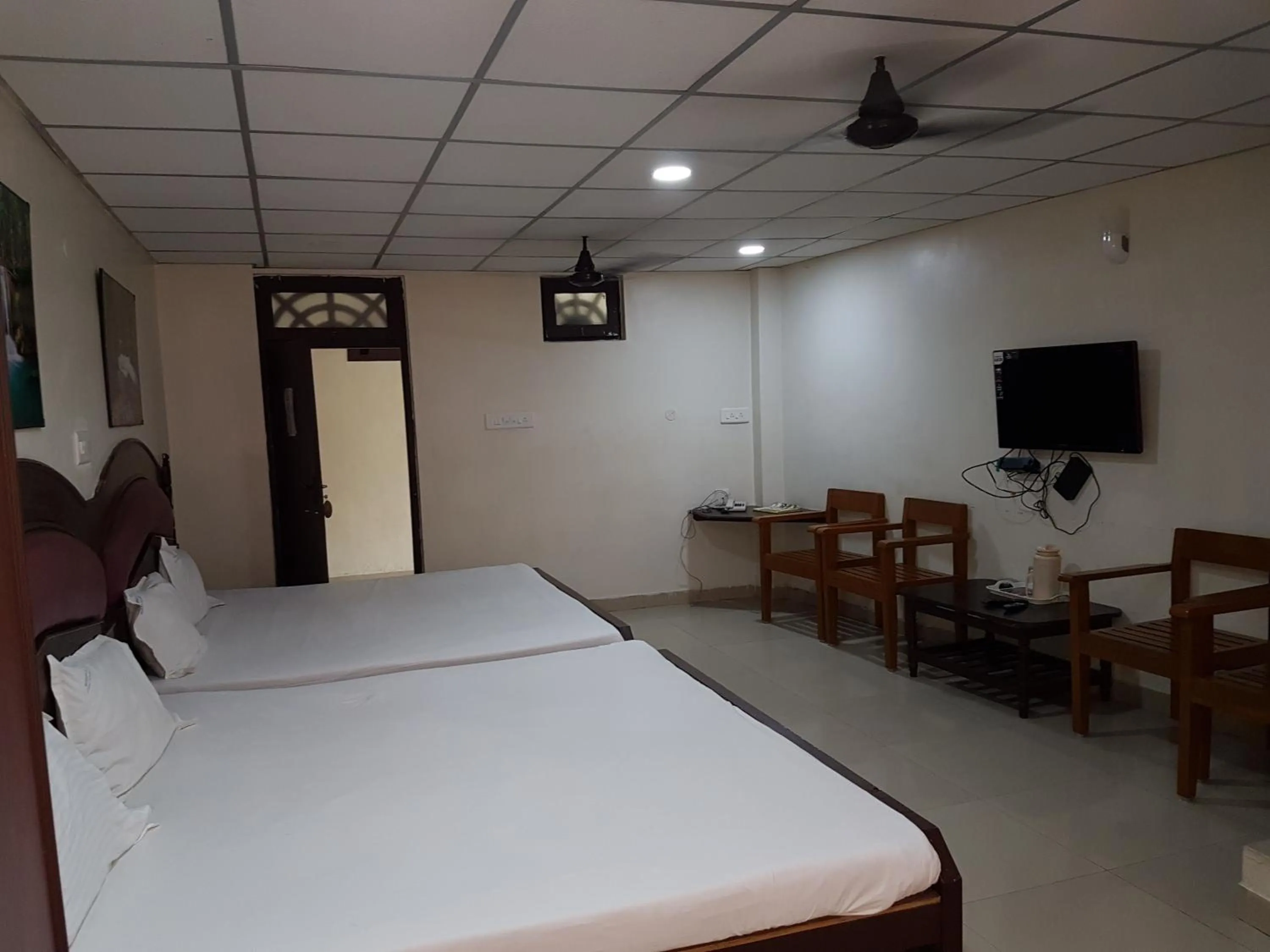 Bed in Hotel Sorrento Guest house Anna Nagar East Metro Shenoy Nagar metro budget monthly daily rooms