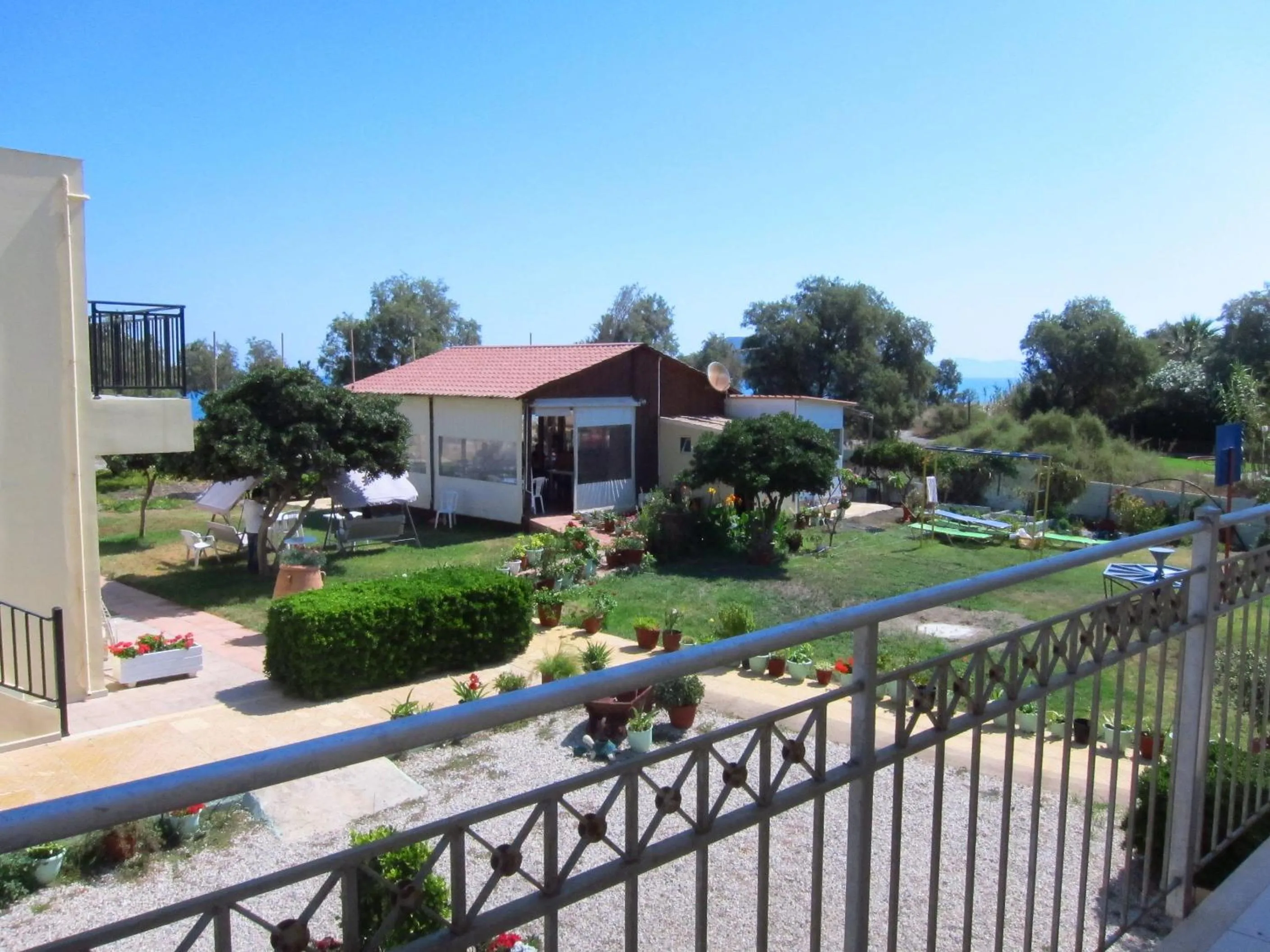 Restaurant/places to eat in Baladinos Apartments