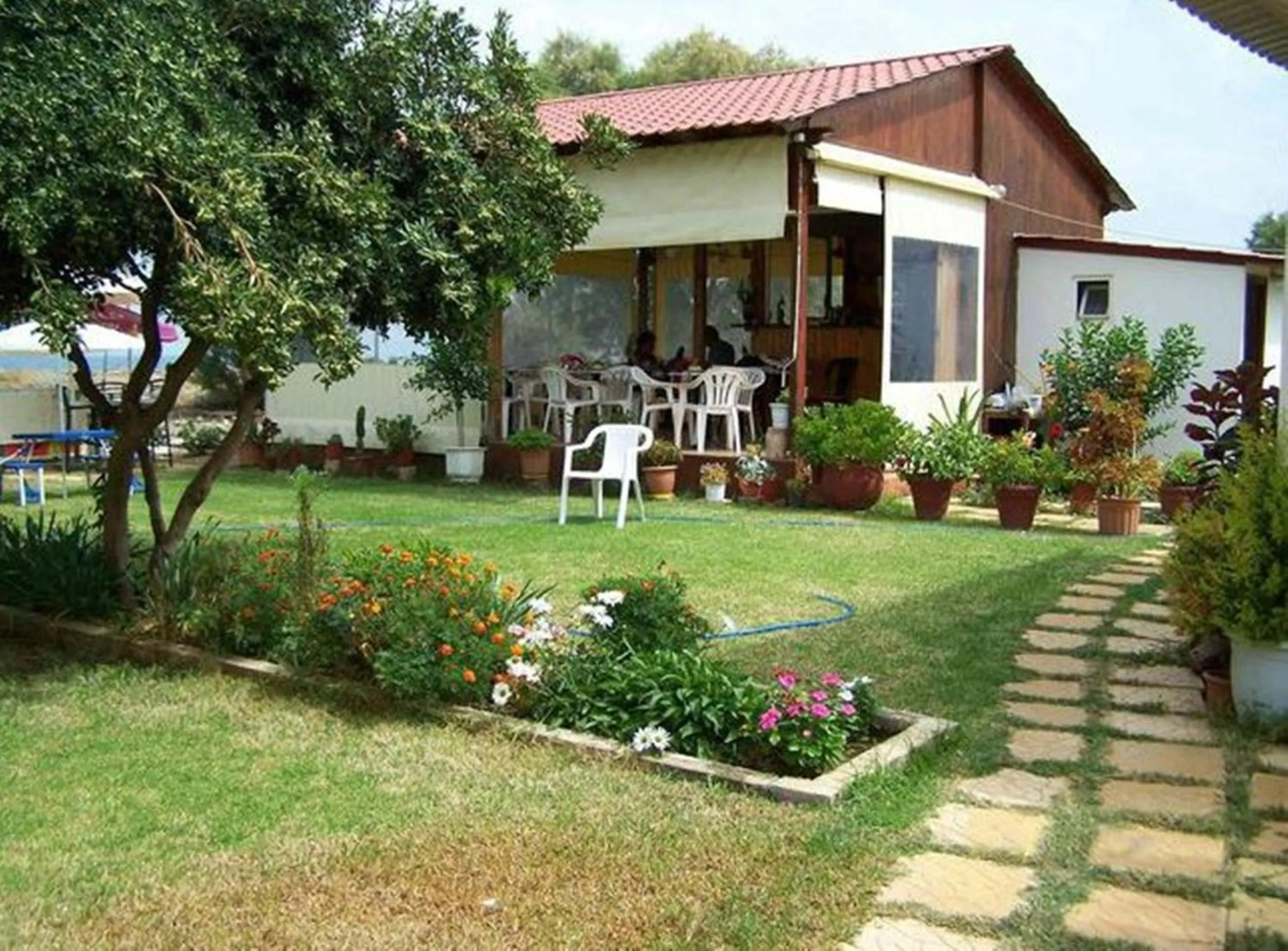 Restaurant/places to eat in Baladinos Apartments