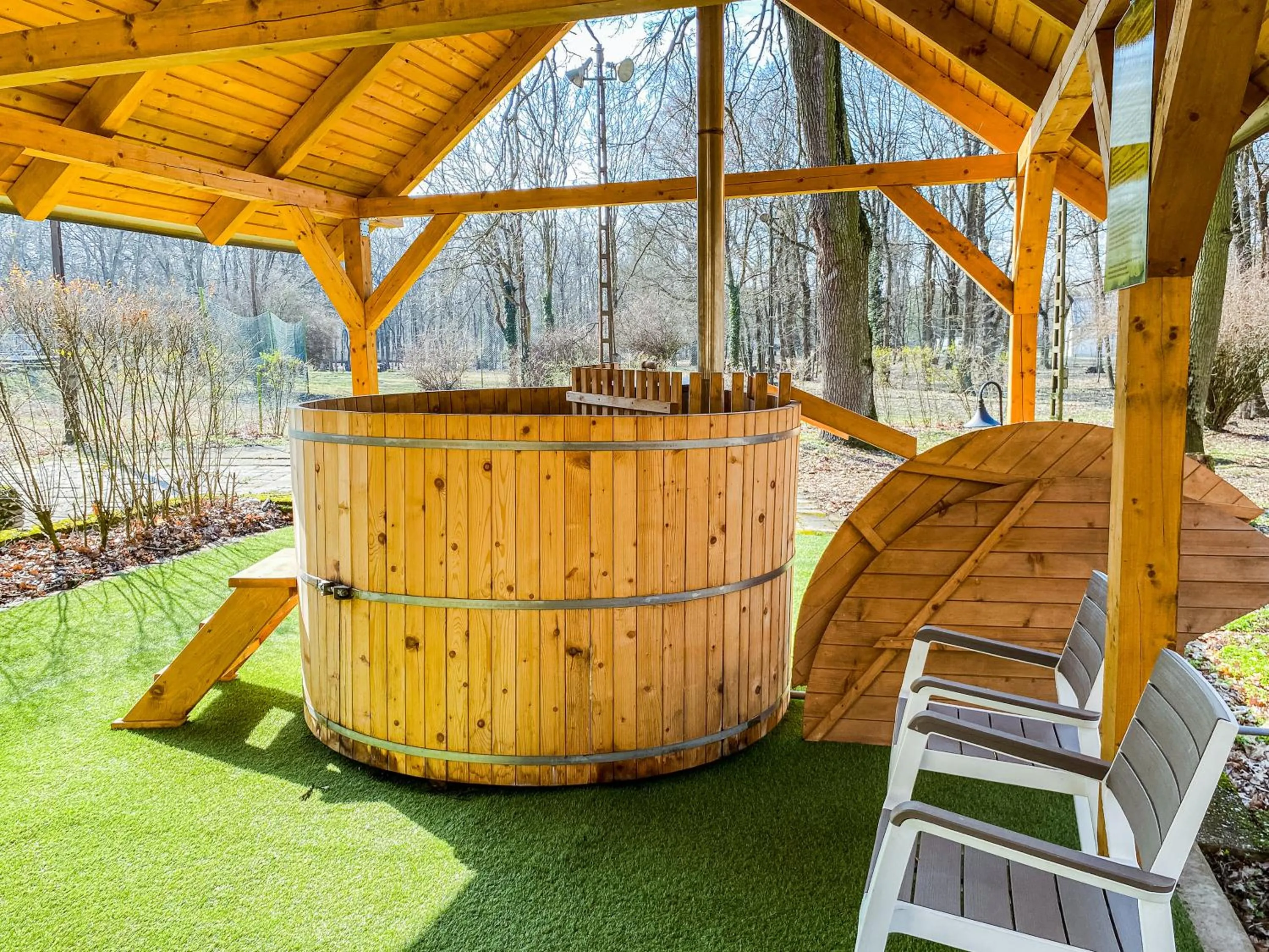 Open Air Bath in Park Hotel Sóstó
