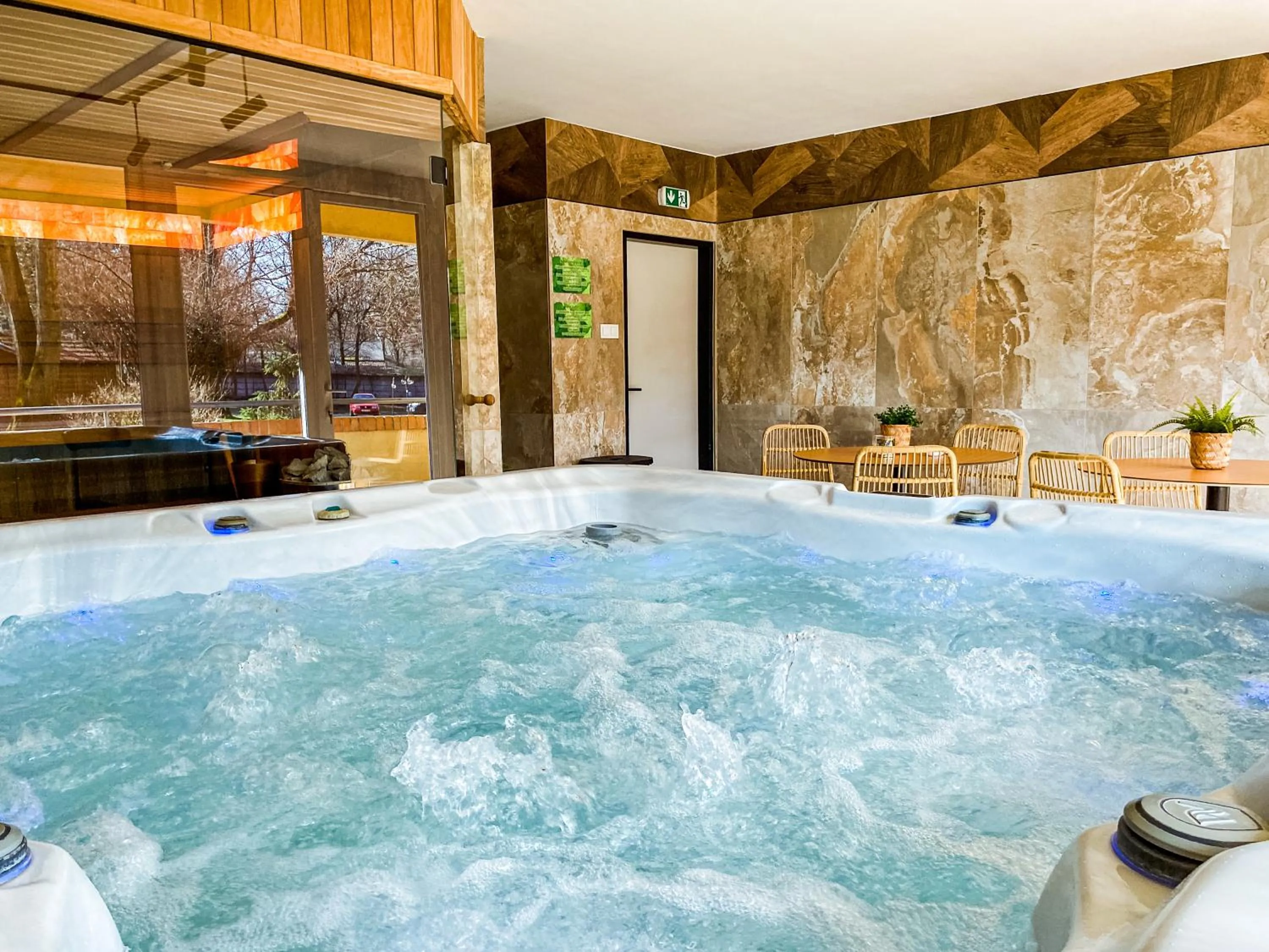 Hot Tub in Park Hotel Sóstó