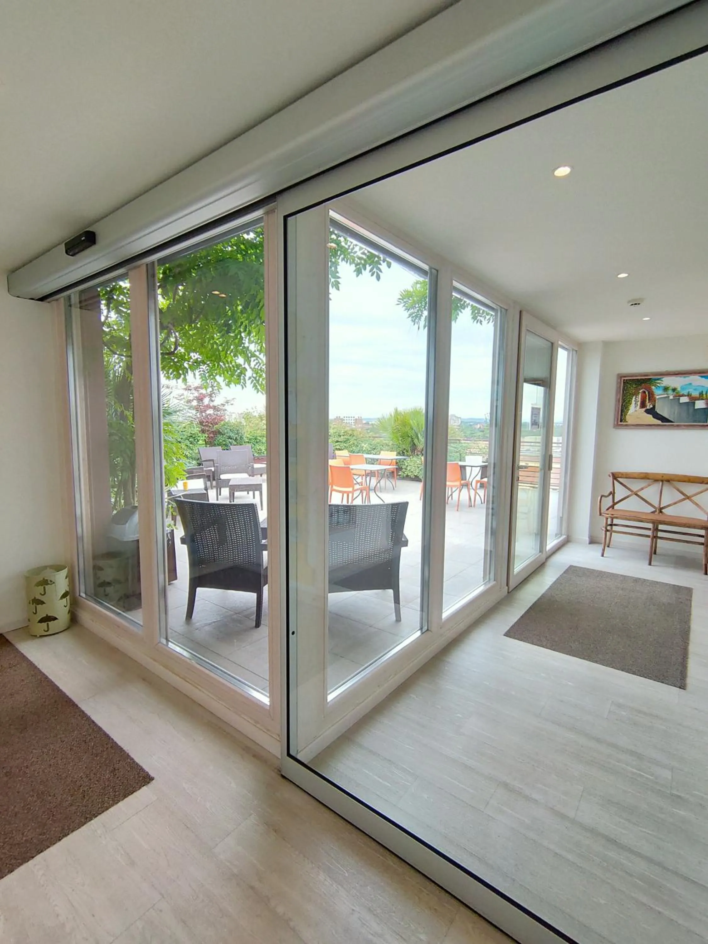 Area and facilities in Nuova Opera Rooms & Apartment