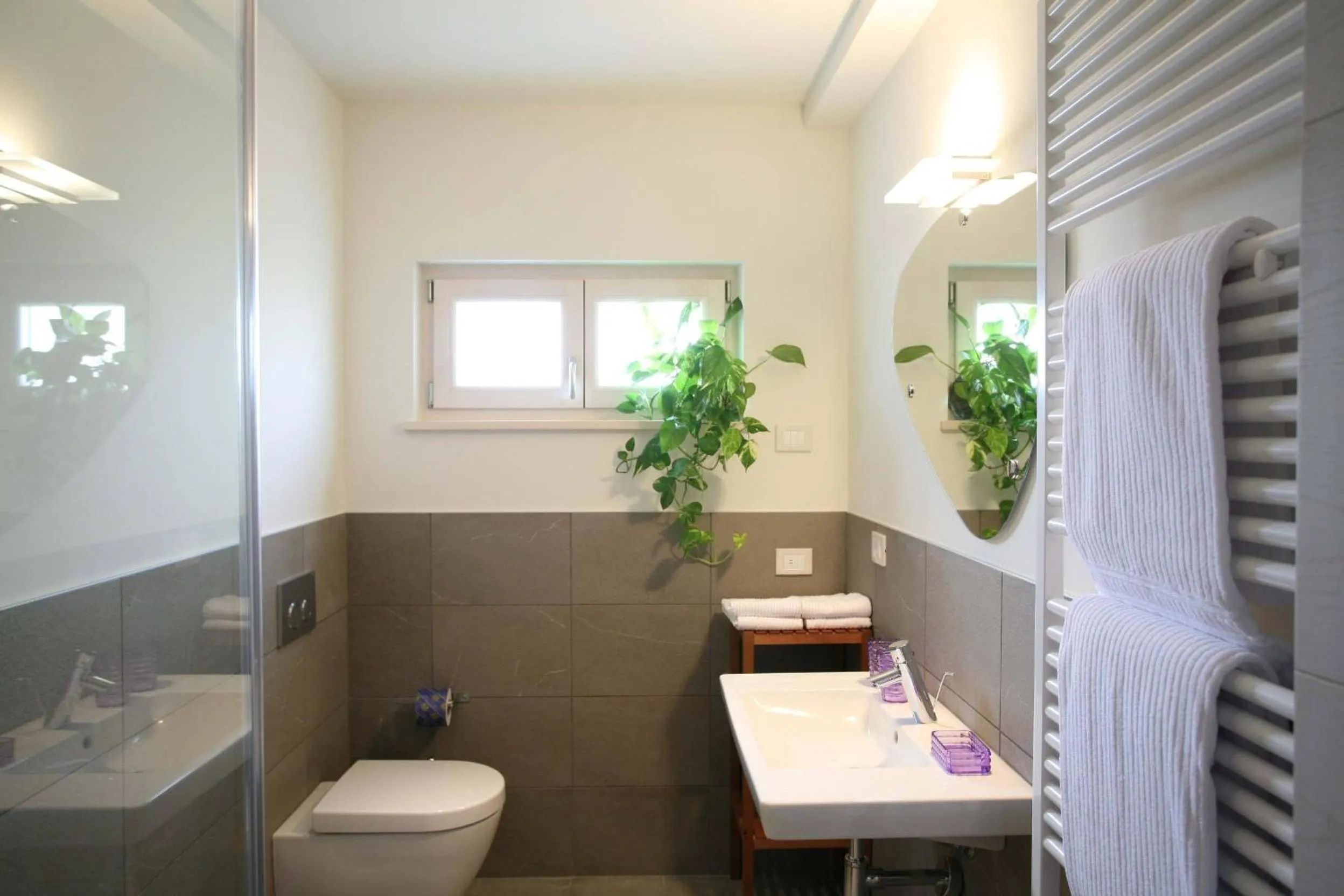 Toilet in Nuova Opera Rooms & Apartment