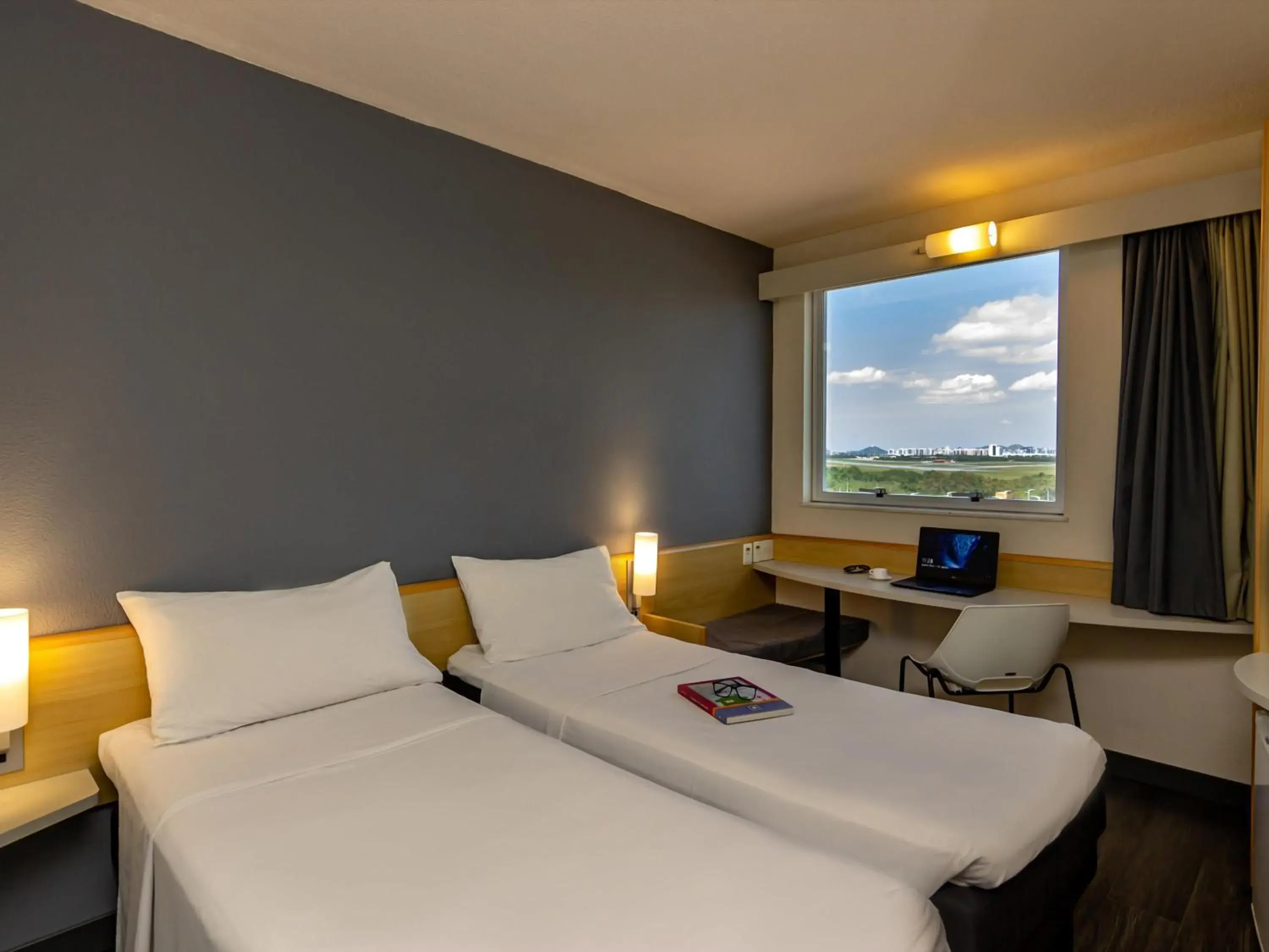 Standard Twin Room in ibis Vitoria Aeroporto Standard Twin Room in ibis Vitoria Aeroporto