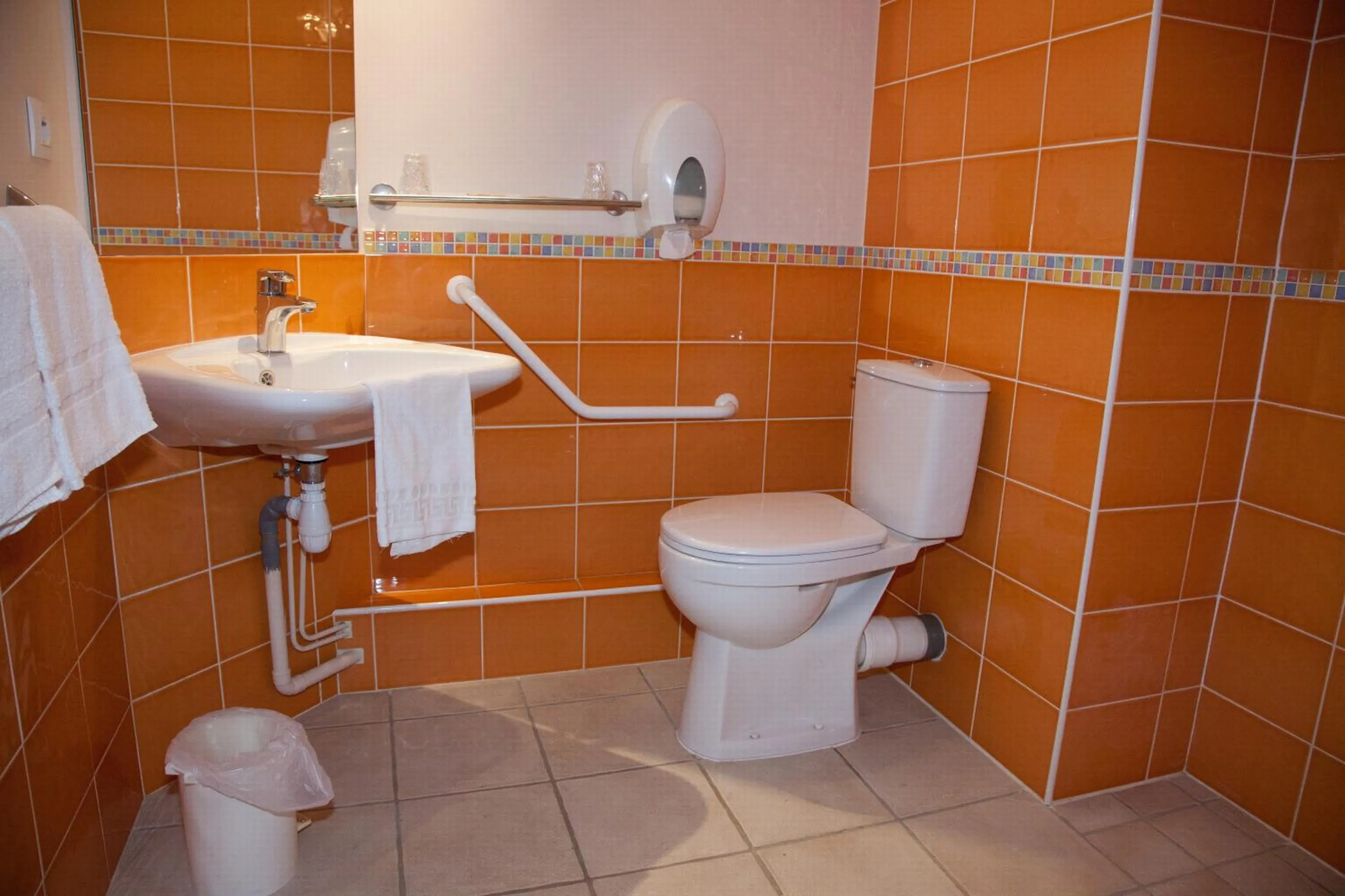 Toilet in Logis Albhotel Grill