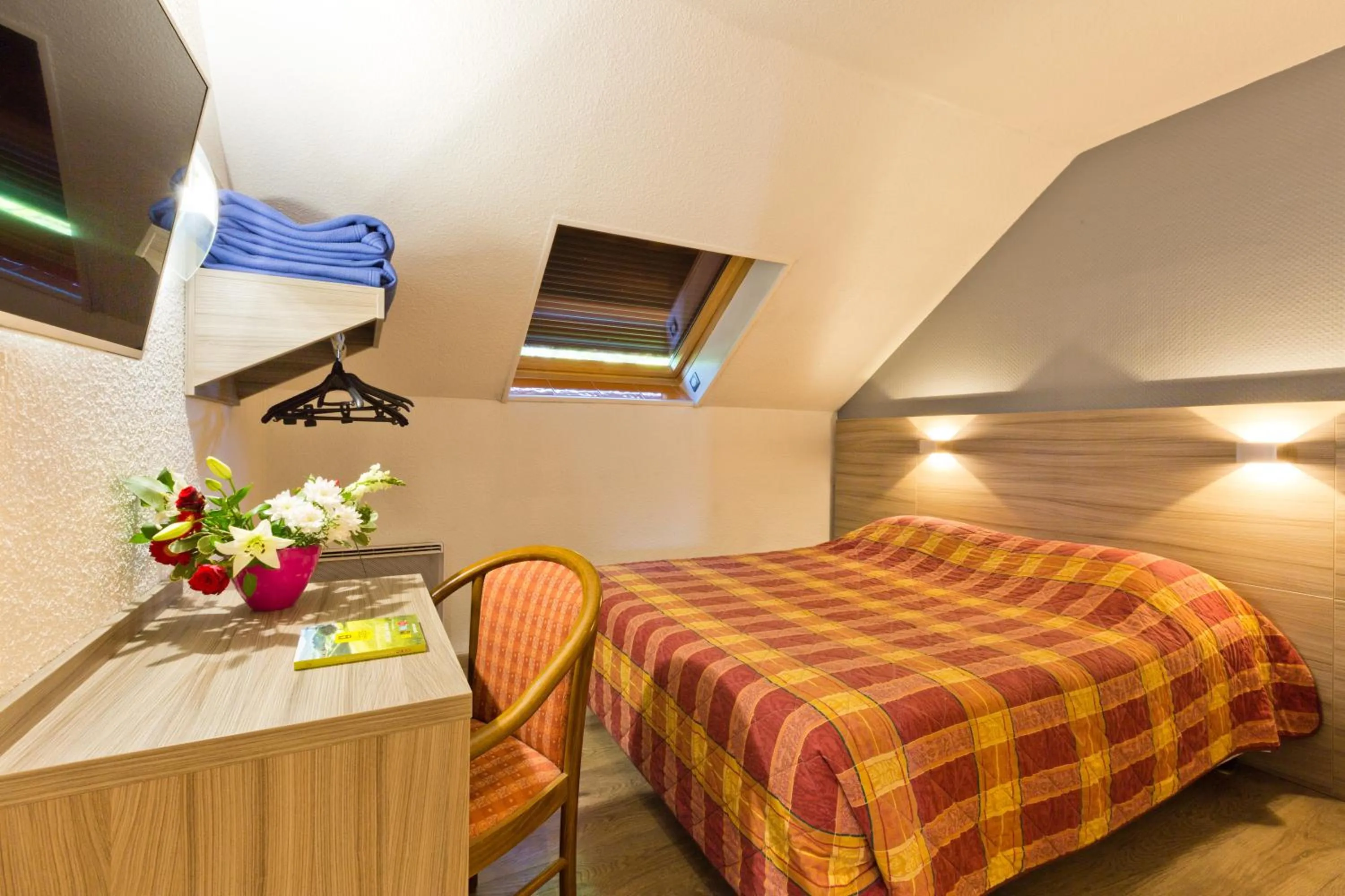 Photo of the whole room, Bed in Logis Albhotel Grill