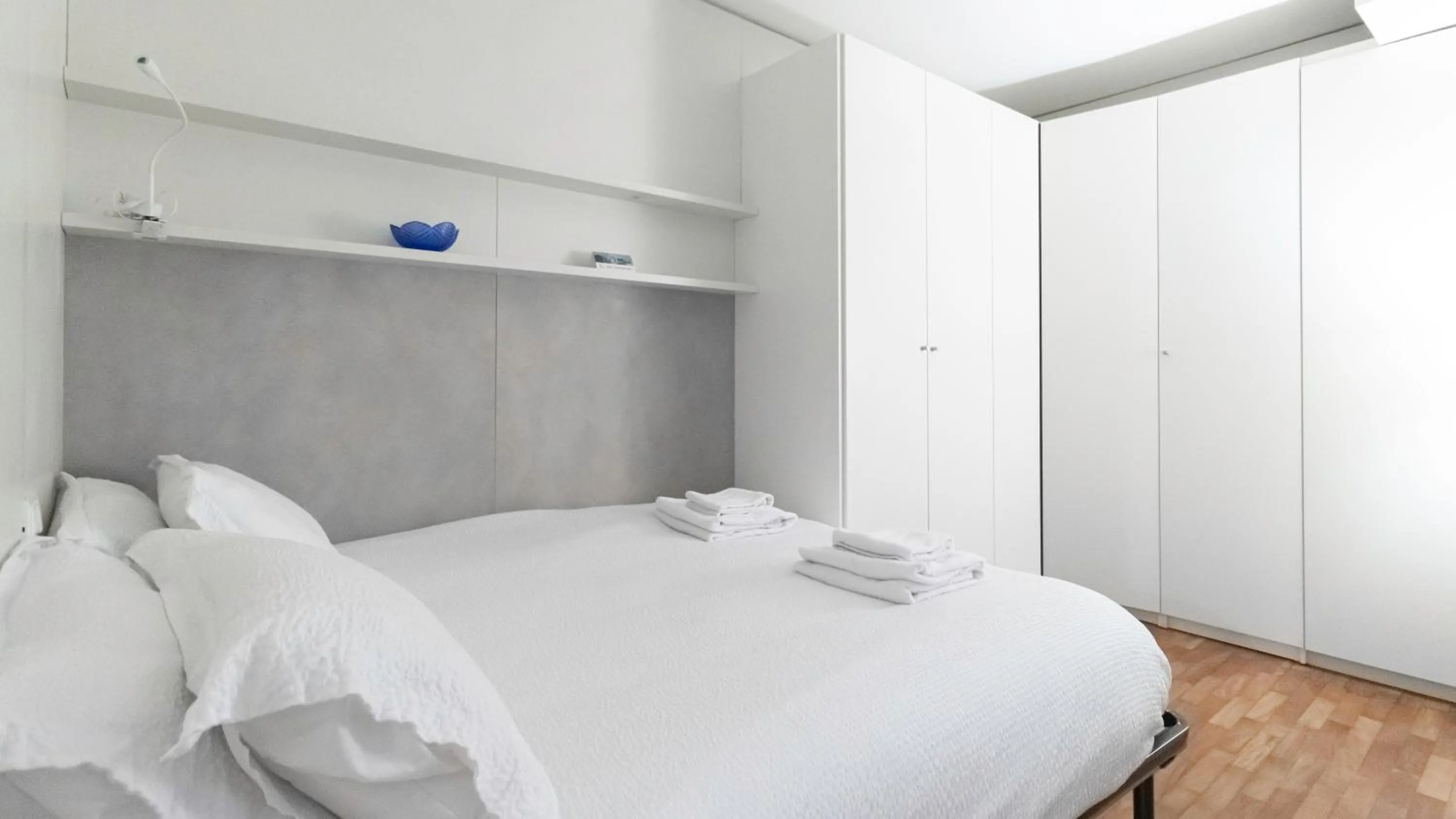 Photo of the whole room, Bed in Italianway - Piero della Francesca 19