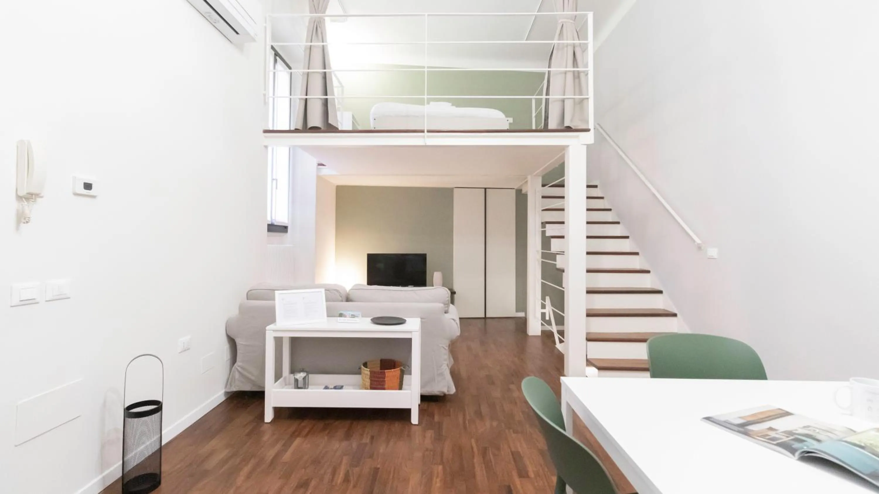 Living room, Bed in Italianway - Piero della Francesca 19