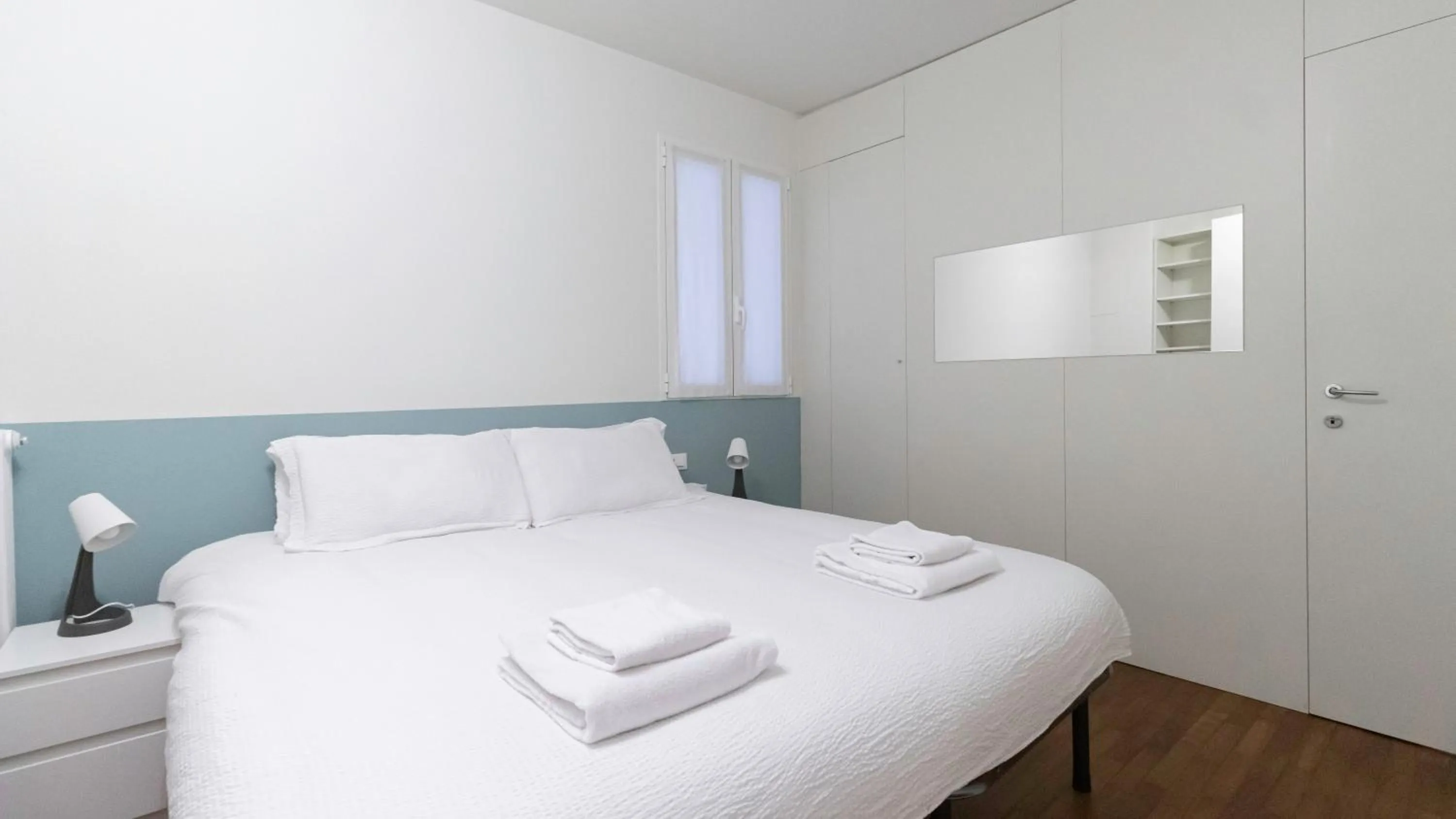 Photo of the whole room, Bed in Italianway - Piero della Francesca 19