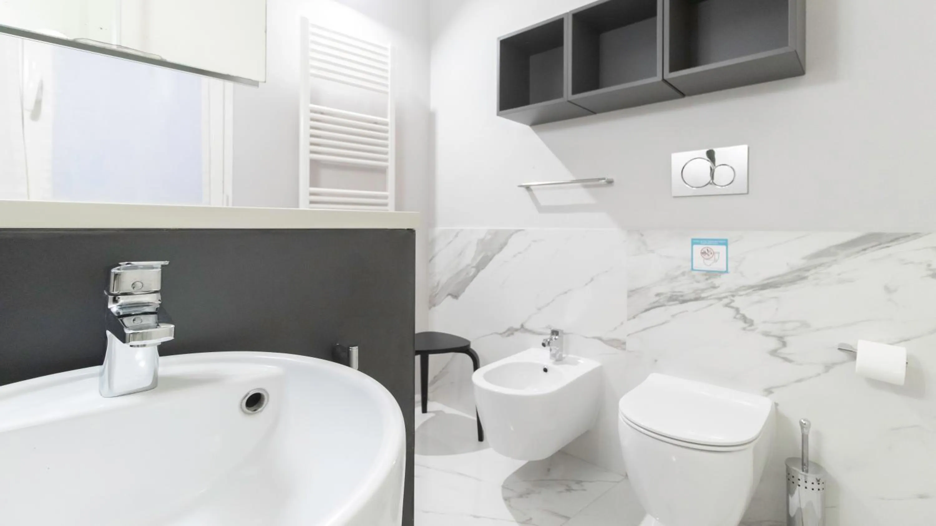 Bathroom in Italianway - Piero della Francesca 19