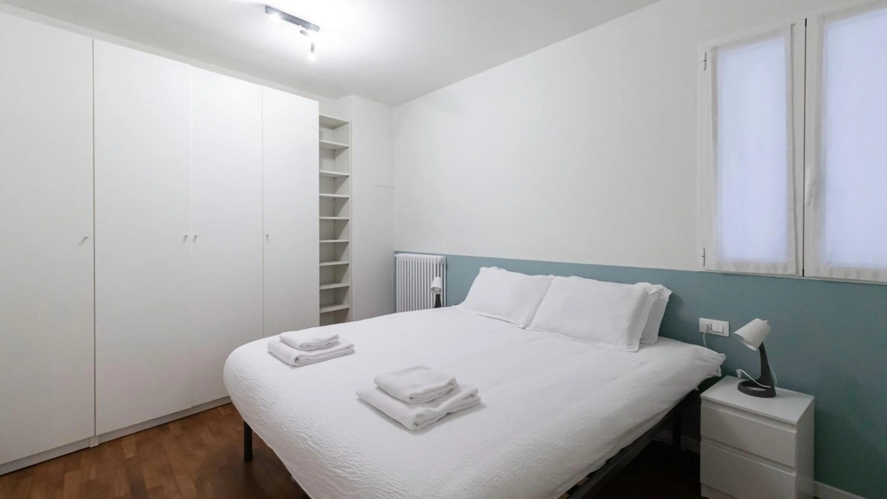 Photo of the whole room, Bed in Italianway - Piero della Francesca 19