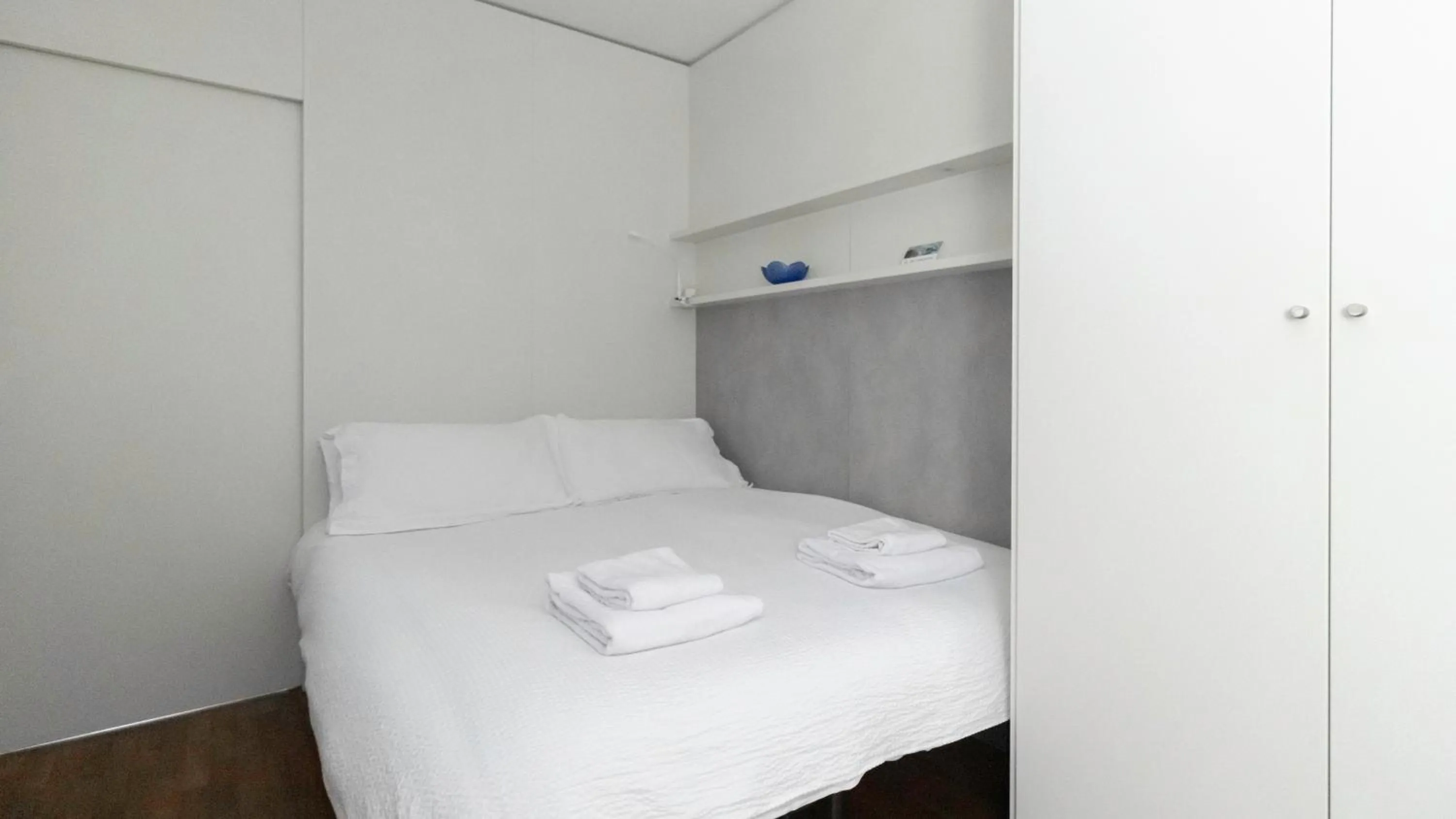 Photo of the whole room, Bed in Italianway - Piero della Francesca 19