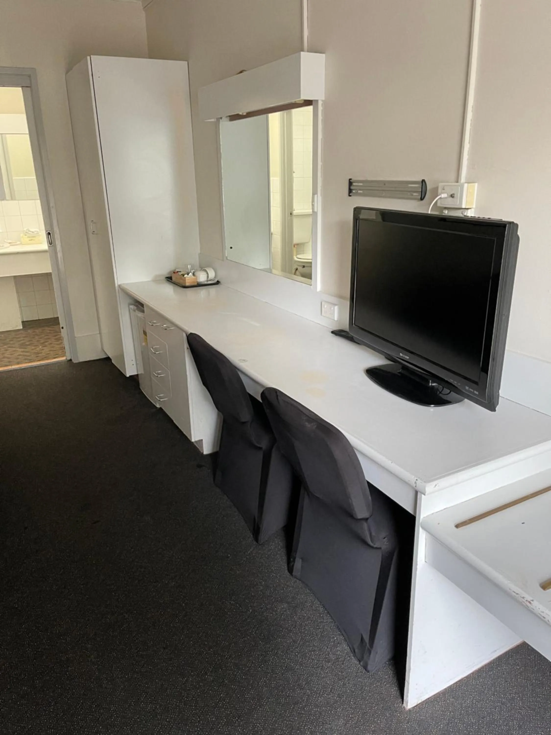 TV and multimedia in Parkside Inn Motel