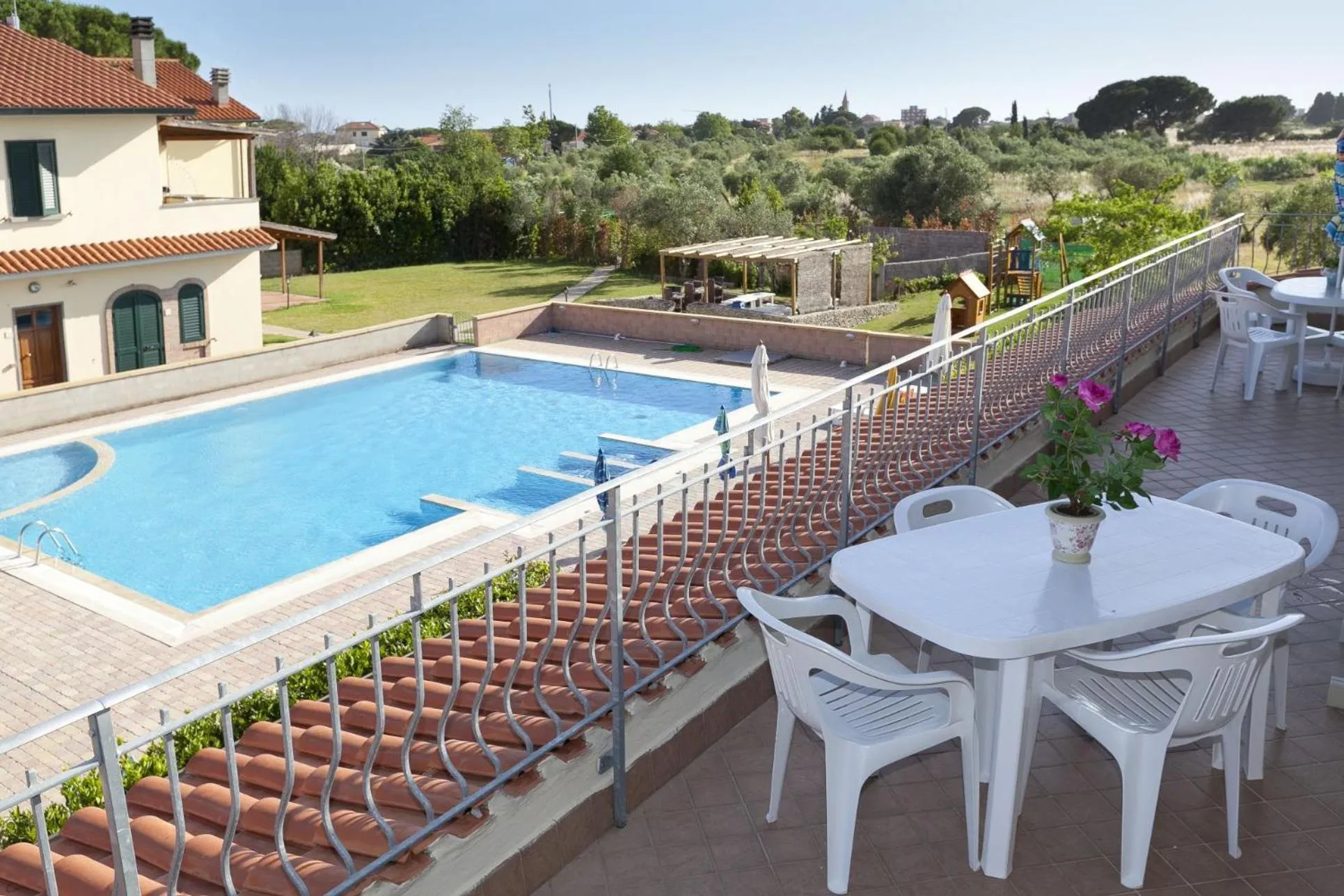 Pool view in Borgo Guglielmo