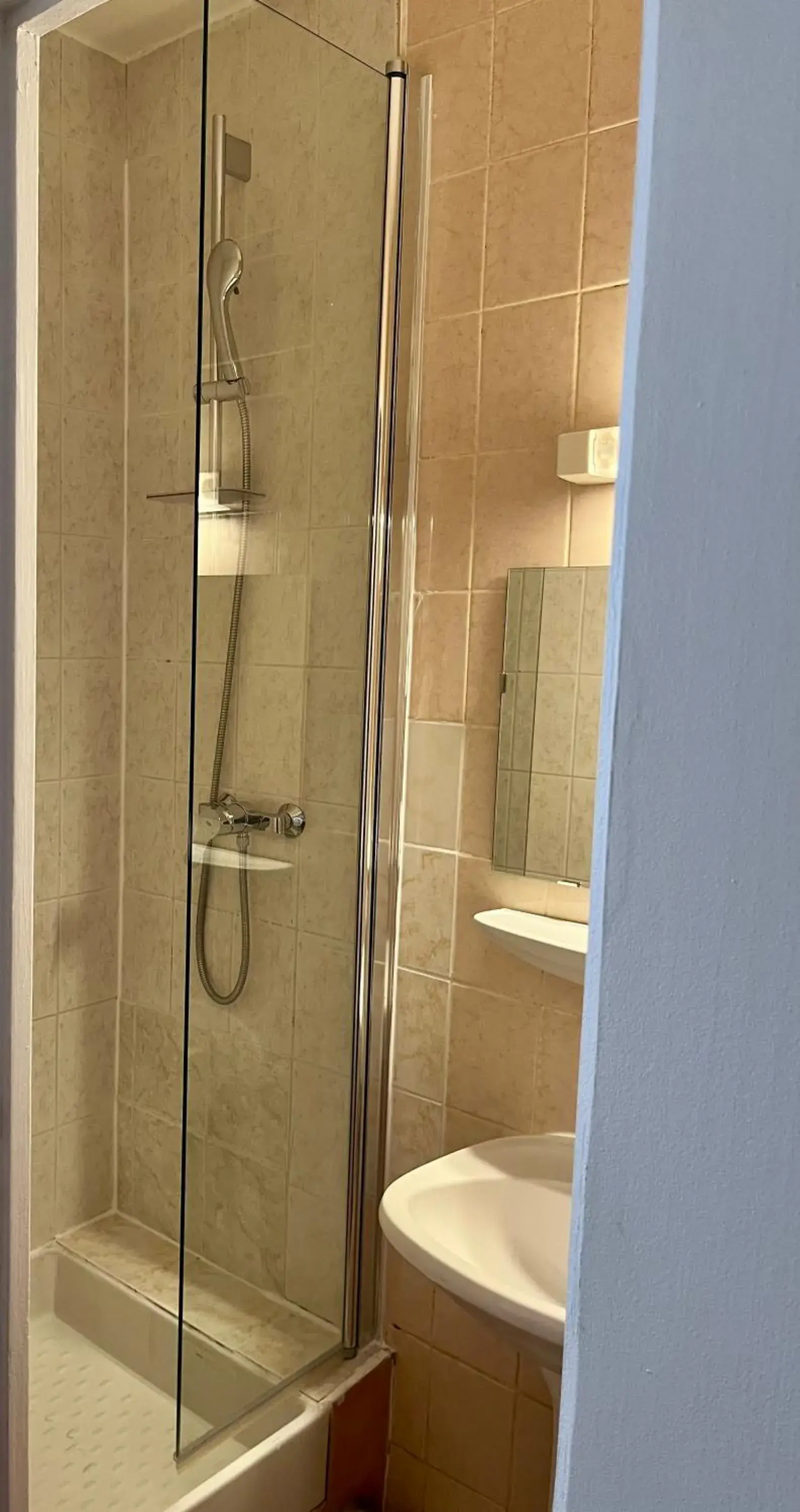 Twin Room in Hotel Paris Bercy Twin Room in Hotel Paris Bercy