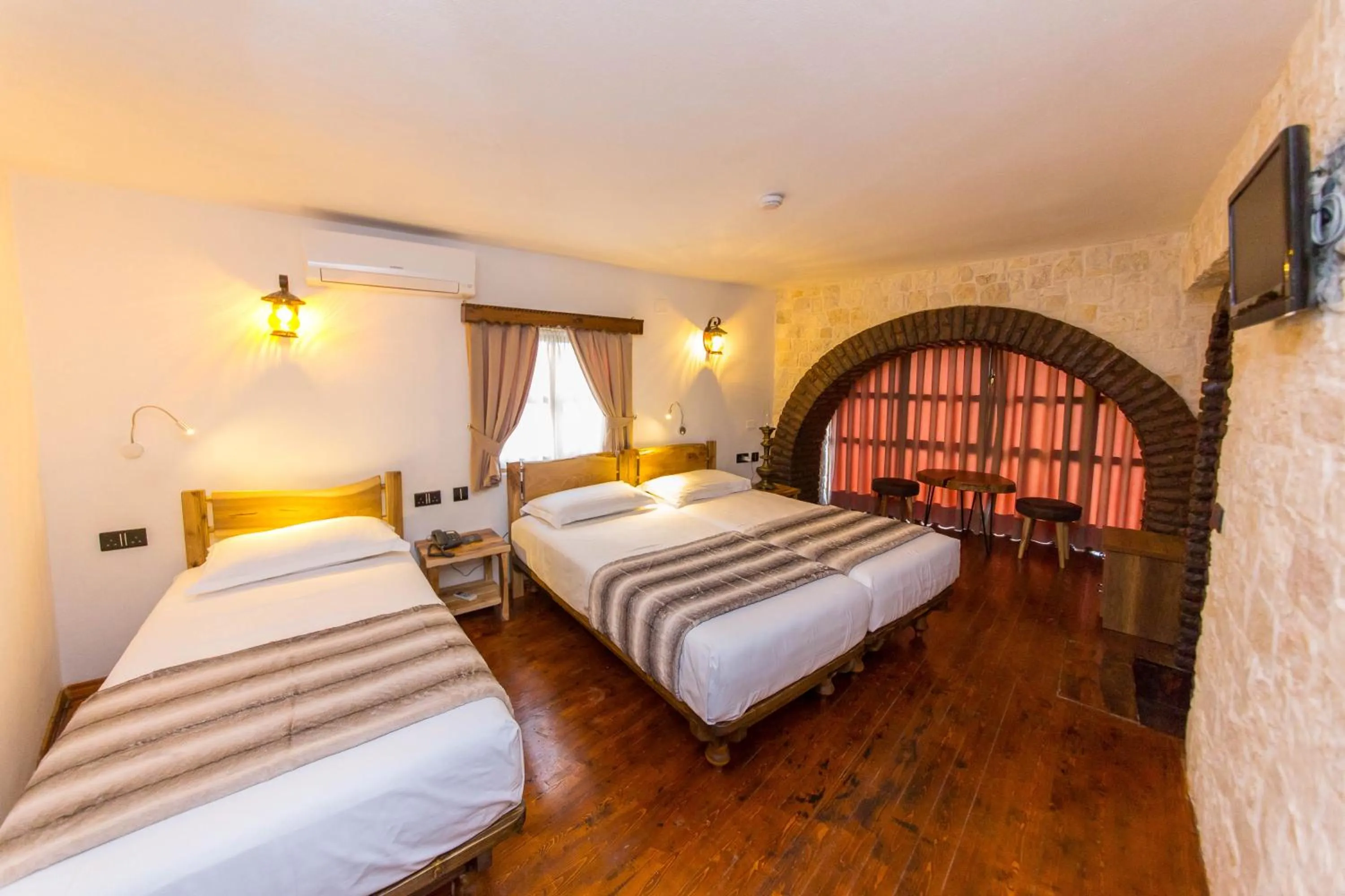 Bedroom, Bed in Heraklis Hotel