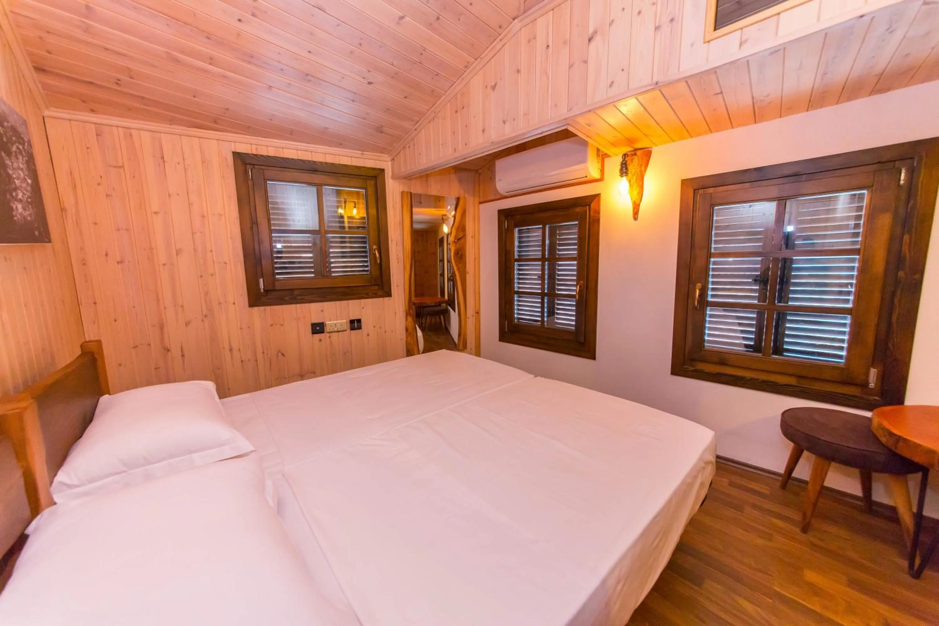 Bedroom, Bed in Heraklis Hotel