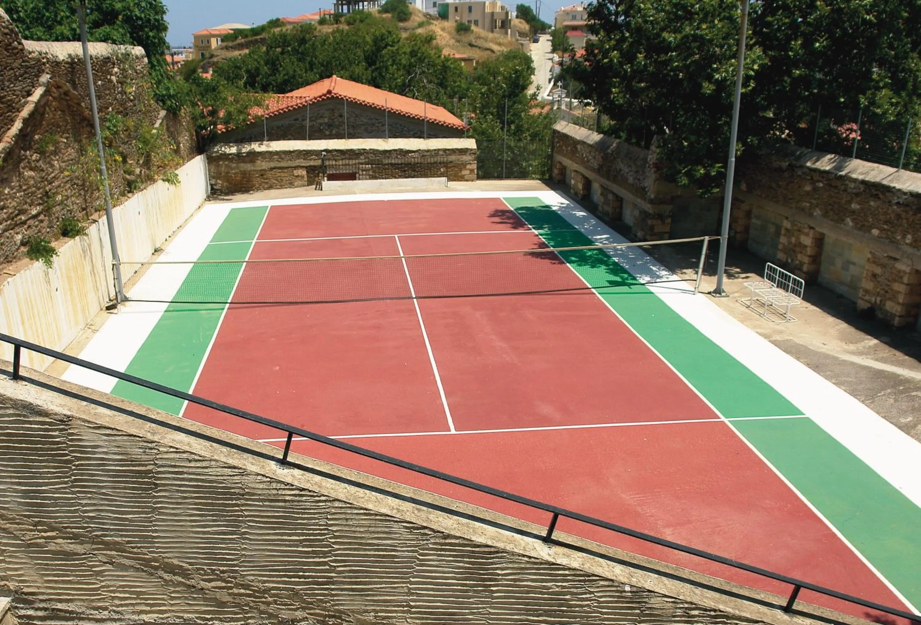 Tennis court in Paradise Art Hotel