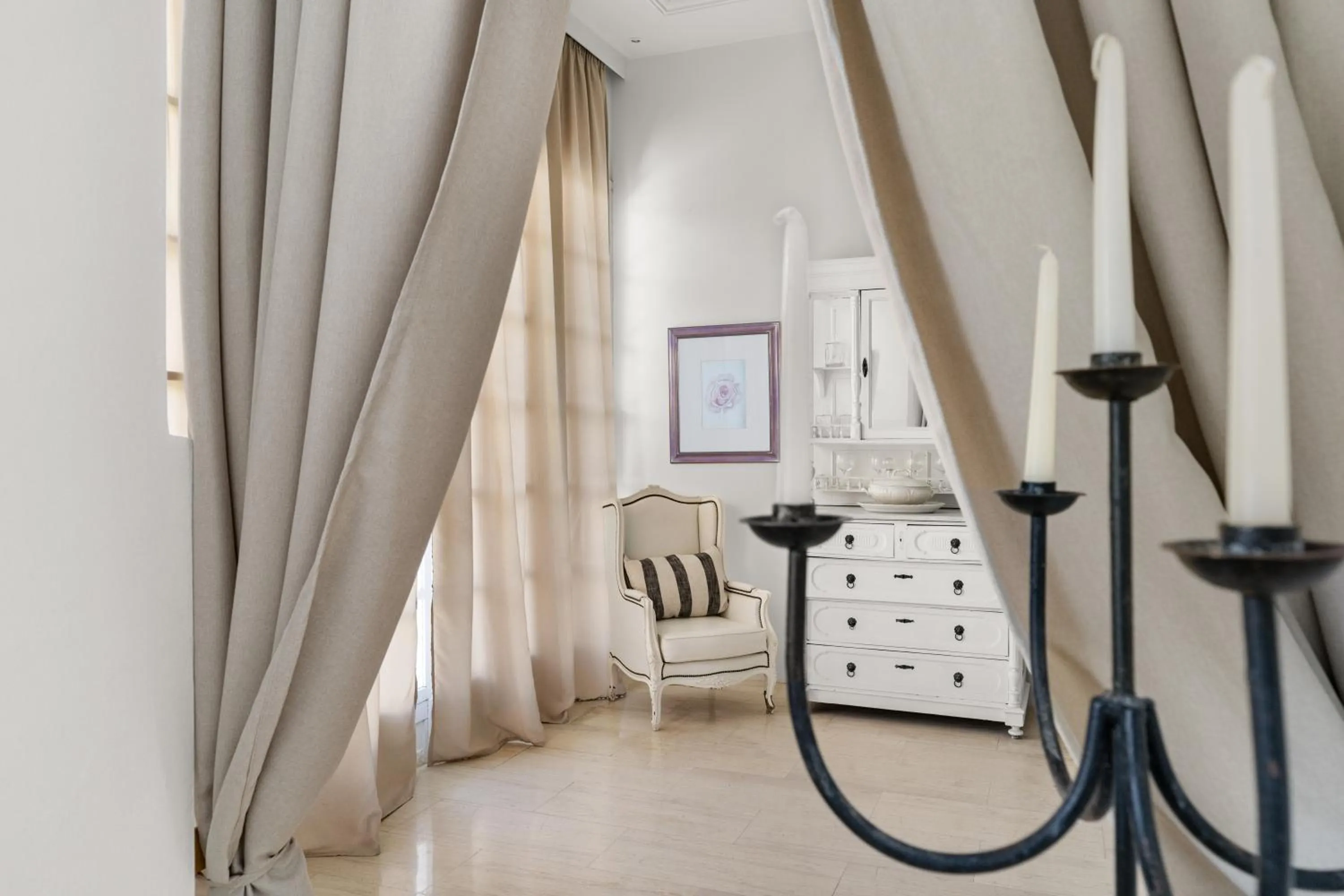 Seating area in Paradise Art Hotel