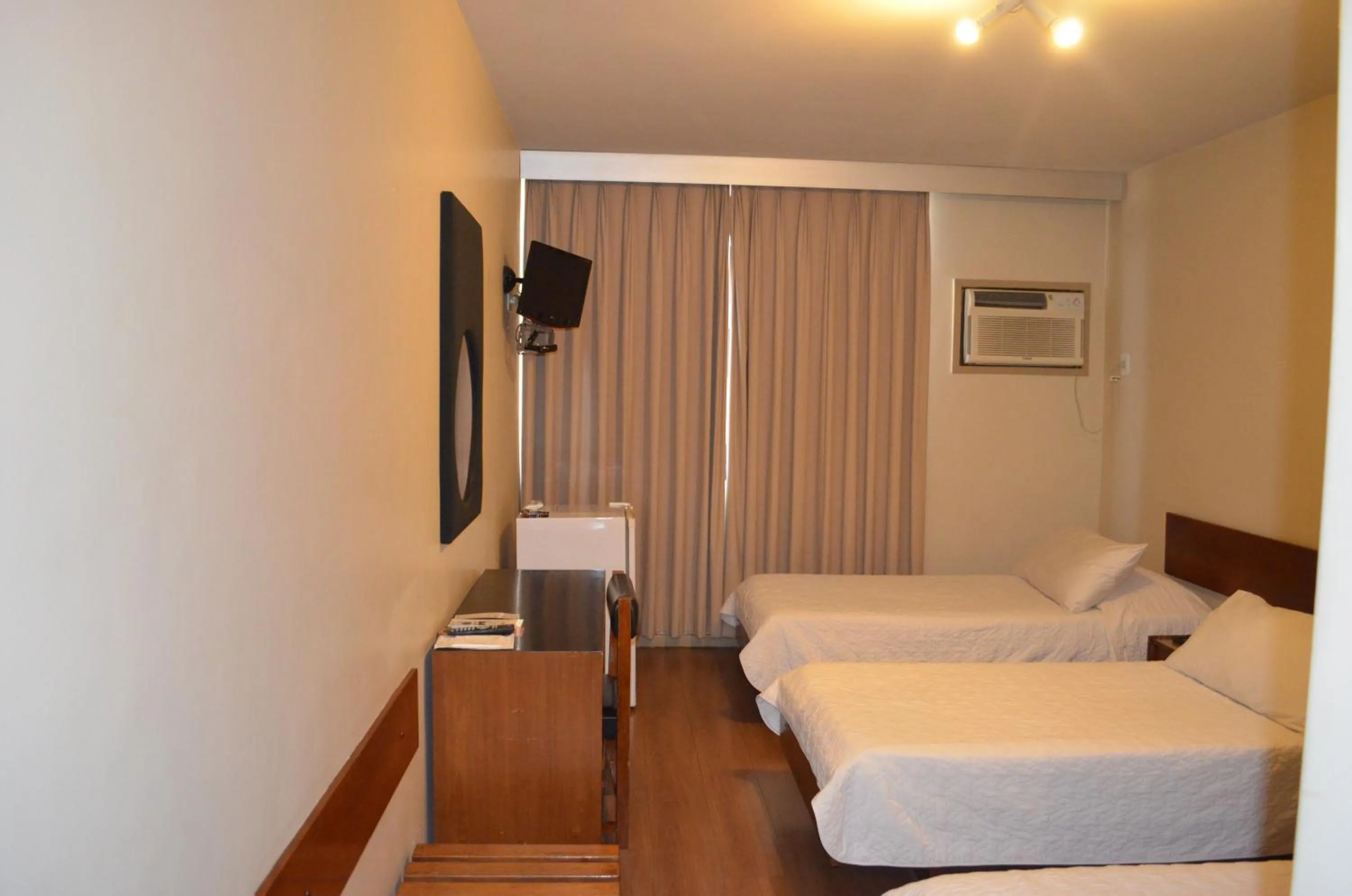 Bed in Niteroi Palace Hotel